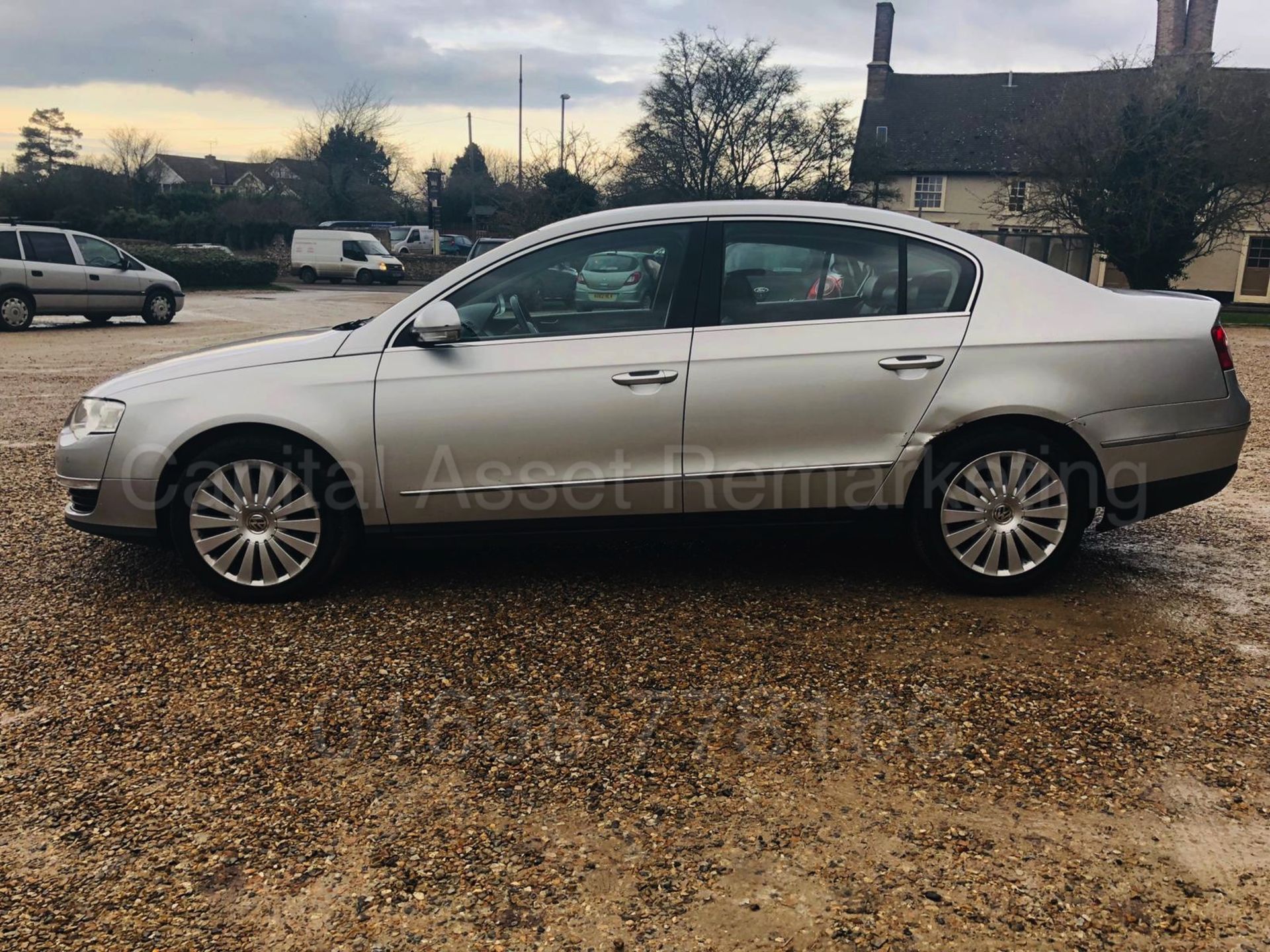 VOLKSWAGEN PASSAT **HIGHLINE** 4 DOOR (2009) '2.0 TDI - 140 BHP - 6 SPEED' **LEATHER - AIR CON** - Image 5 of 30