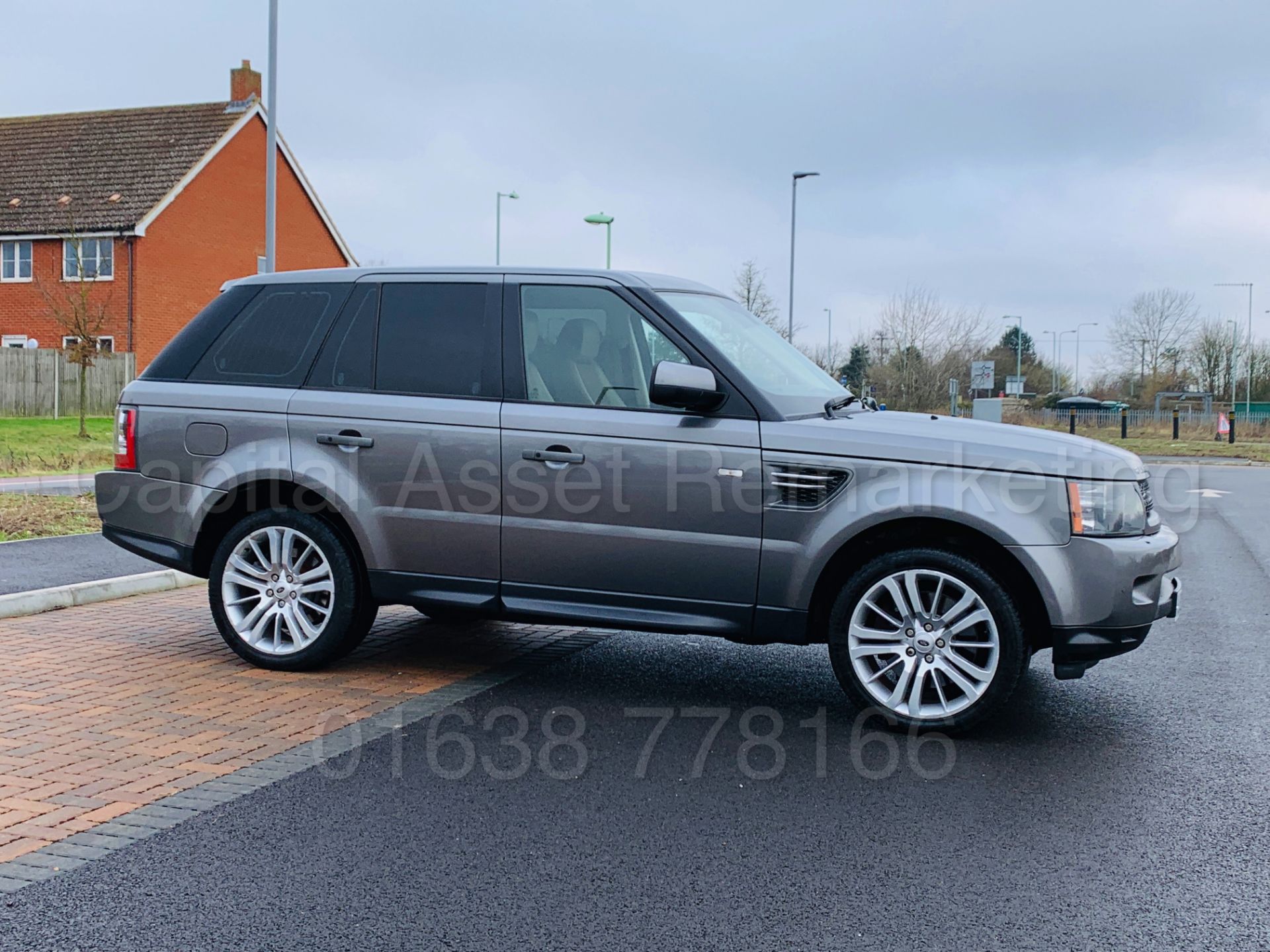 RANGE ROVER SPORT *HSE EDITION* (2010 MODEL) '3.0 TDV6 - 245 BHP - AUTO' **MASSIVE SPEC** (NO VAT) - Image 12 of 55