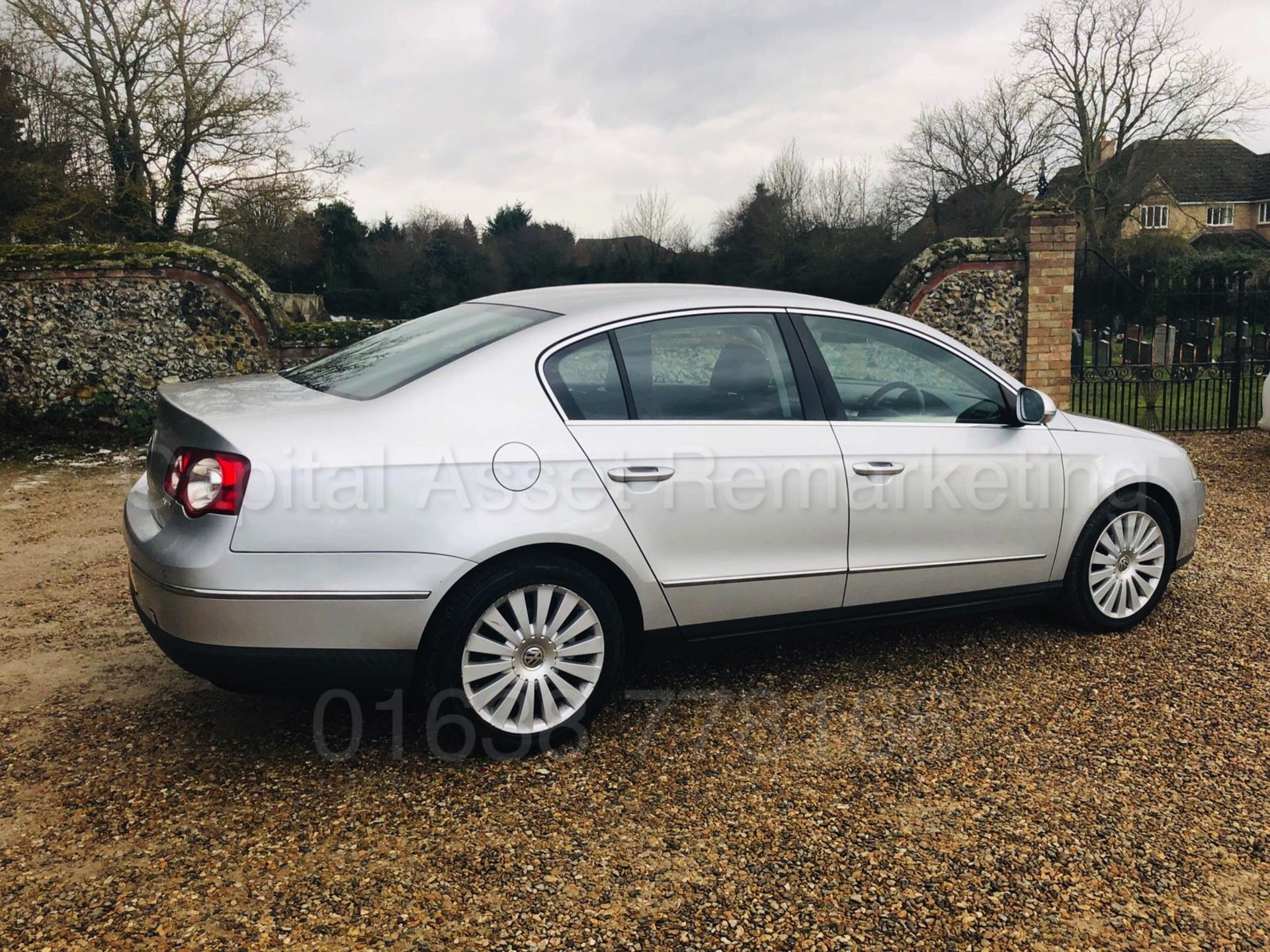 VOLKSWAGEN PASSAT **HIGHLINE** 4 DOOR (2009) '2.0 TDI - 140 BHP - 6 SPEED' **LEATHER - AIR CON** - Image 9 of 30