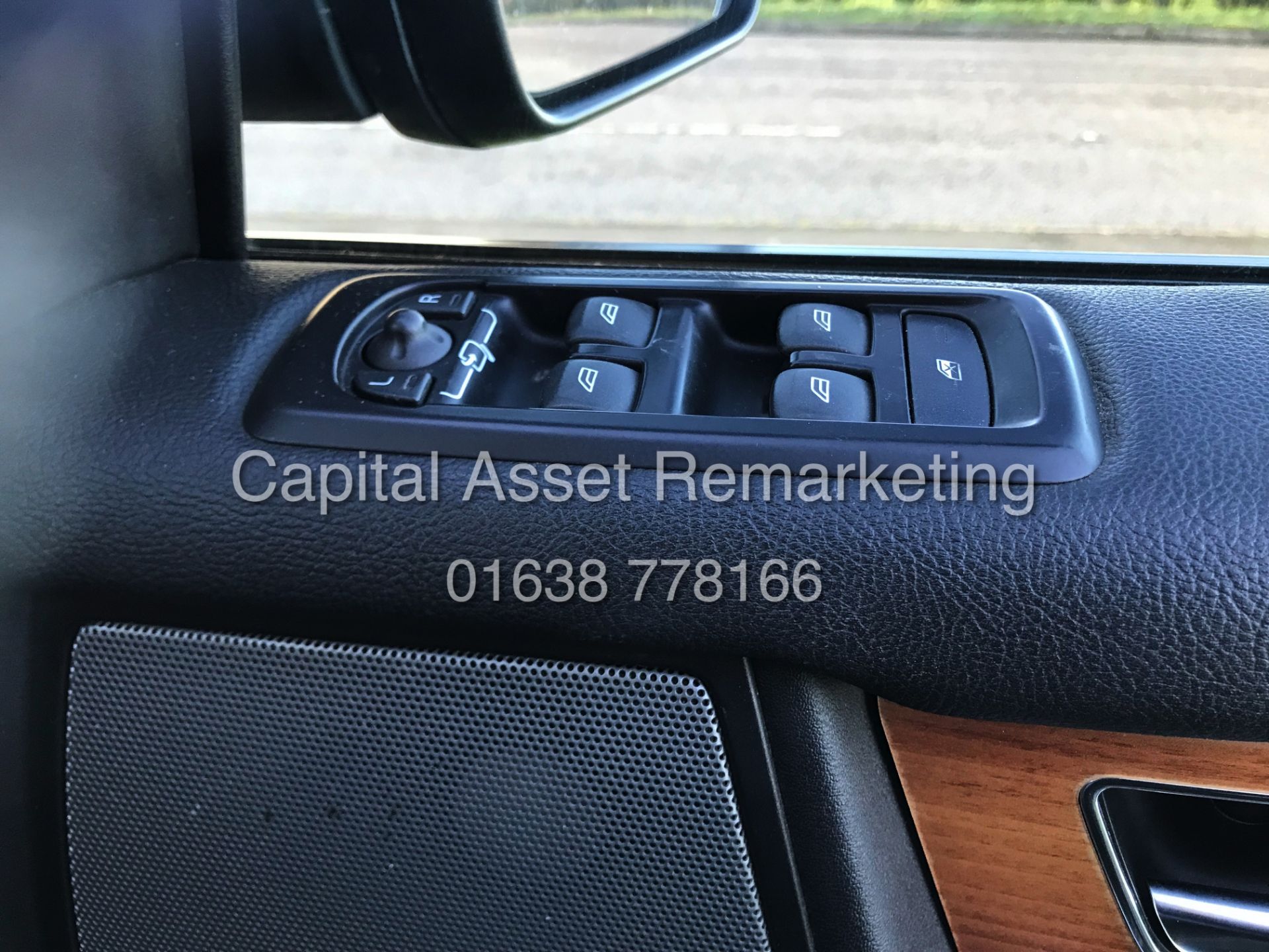 LAND ROVER DISCOVERY 4 "HSE" 3.0 SDV6 AUTOMATIC (13 REG) 7 SEATER **TOP OF THE RANGE** FULLY LOADED - Image 21 of 31