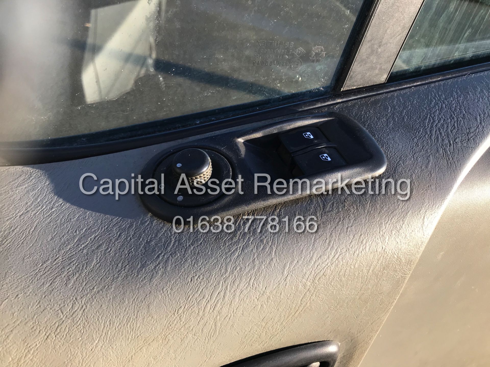 RENAULT TRAFIC 2.0DCI (64 REG) SILVER - AIR CON - ELEC PACK **ONLY 45k** - Image 9 of 11