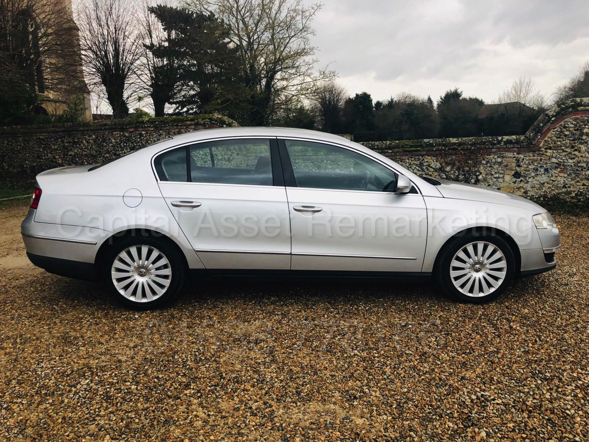 VOLKSWAGEN PASSAT **HIGHLINE** 4 DOOR (2009) '2.0 TDI - 140 BHP - 6 SPEED' **LEATHER - AIR CON** - Image 10 of 30