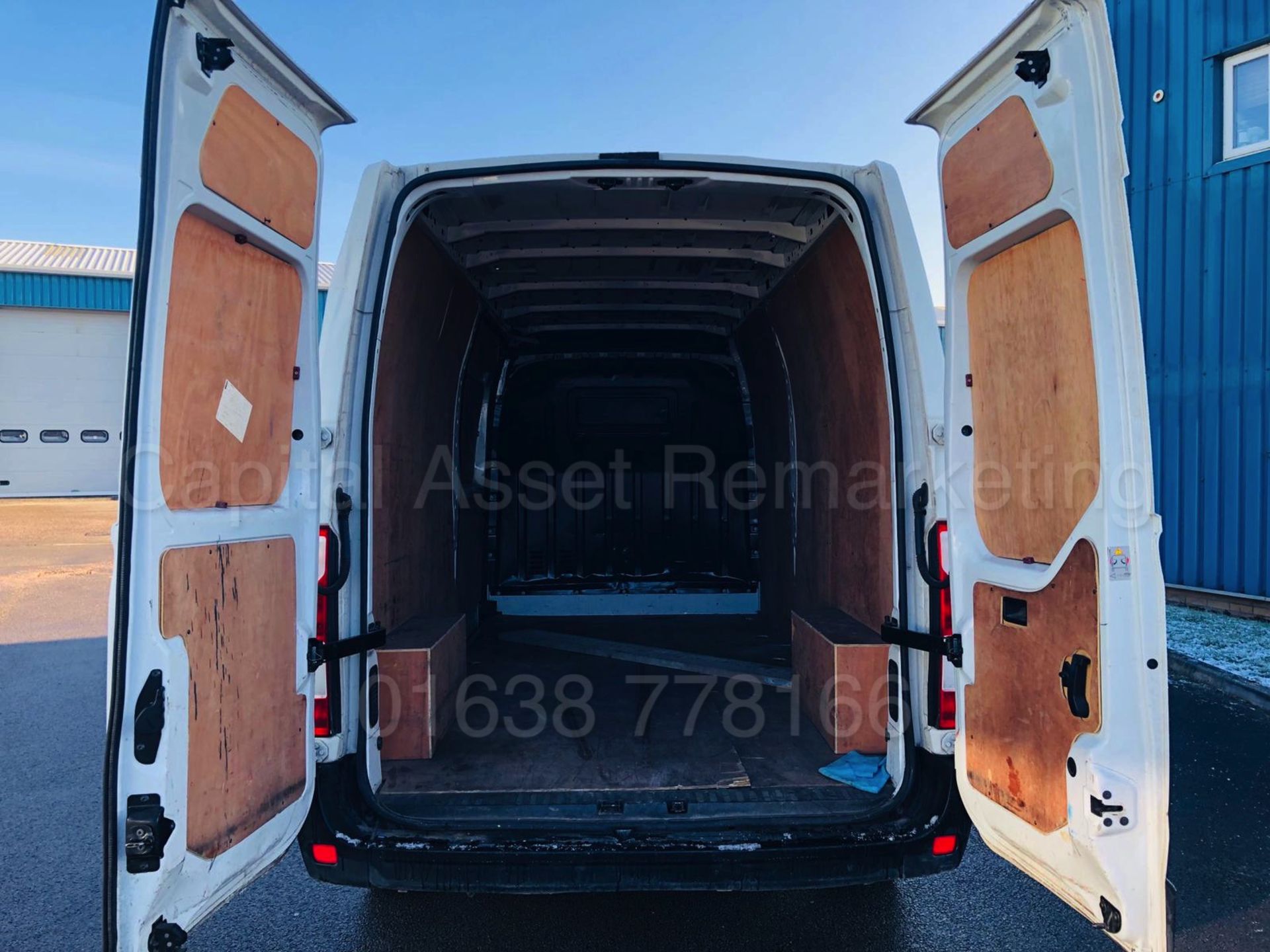 RENAULT MASTER LM35 *LWB - BUSINESS EDITION* (2016) '2.3 DCI - 110 BHP - 6 SPEED' *ULTRA LOW MILES* - Image 14 of 23