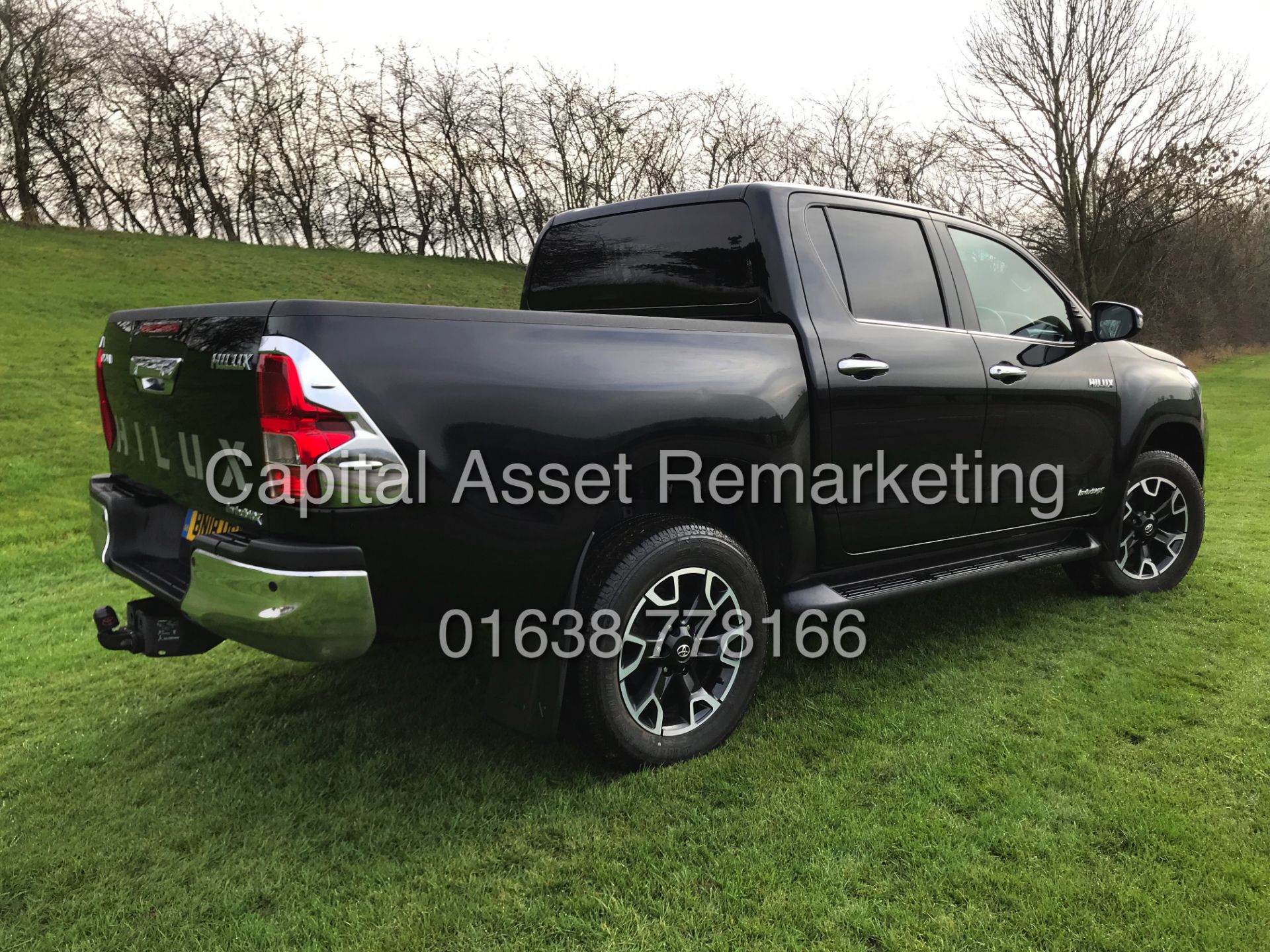 TOYOTA HILUX "INVINCIBLE X" 2.4D4D AUTOMATIC - DOUBLE CAB - 18 REG - BLACK - HUGE SPEC - WOW!!! - Image 2 of 32