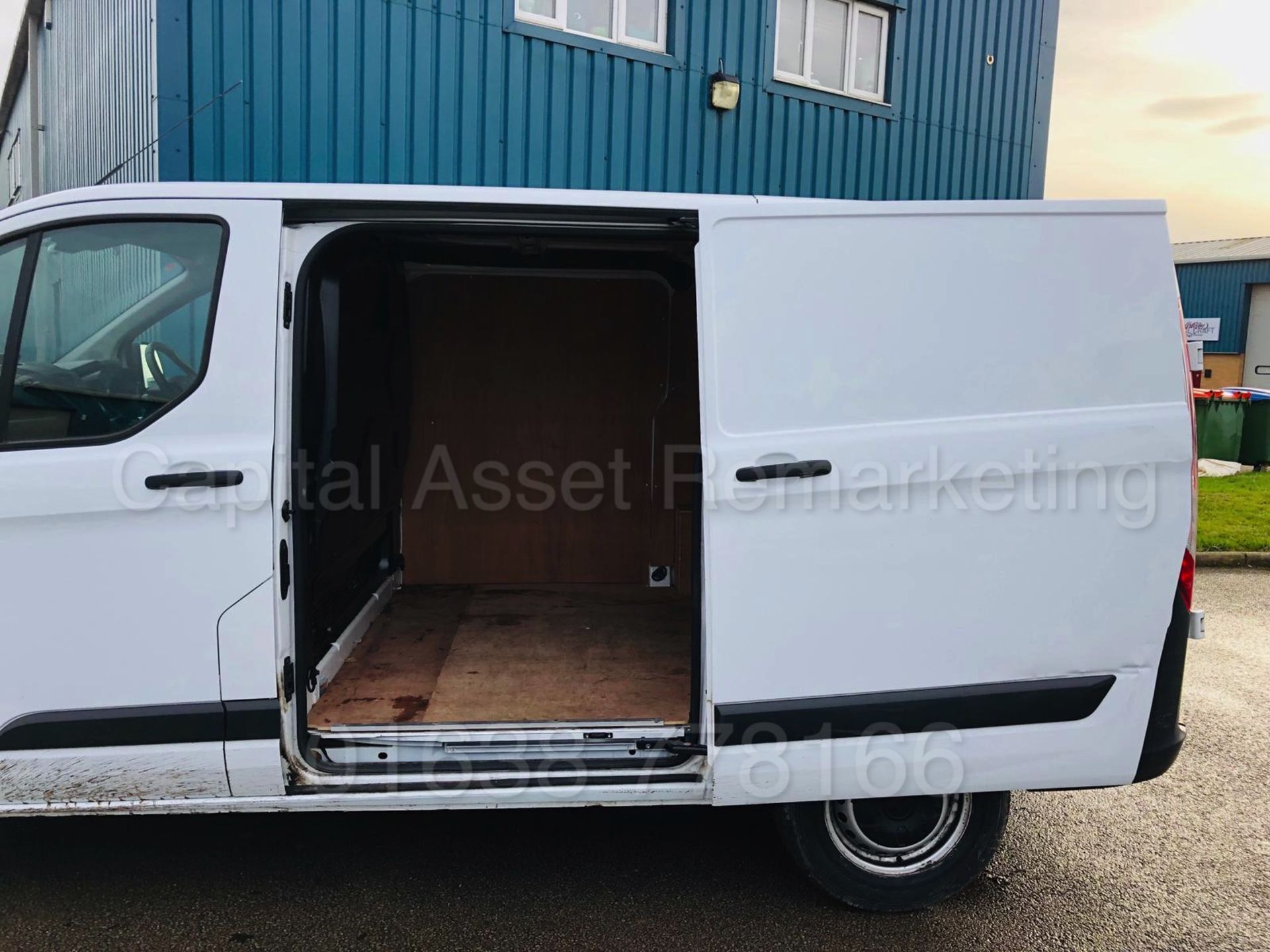 (On Sale) FORD TRANSIT CUSTOM 270 ECO-TECH *PANEL VAN* (65 REG) '2.2 TDCI - 6 SPEED' **LOW MILES** - Image 13 of 26