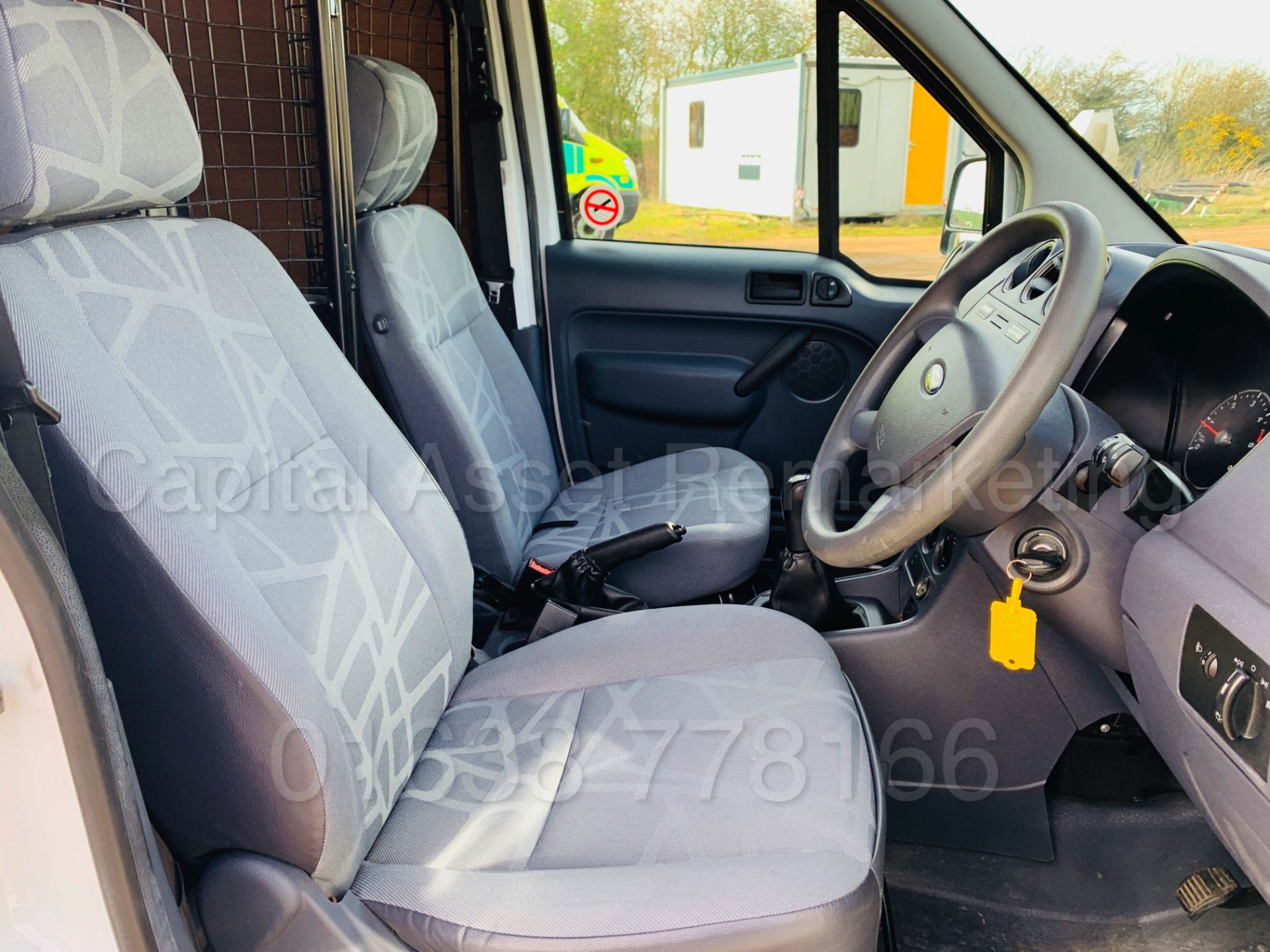 FORD TRANSIT CONNECT T200 *LCV - PANEL VAN* (2013 MODEL) '1.8 TDCI - 75 BHP - 5 SPEED' *LOW MILES* - Image 21 of 30