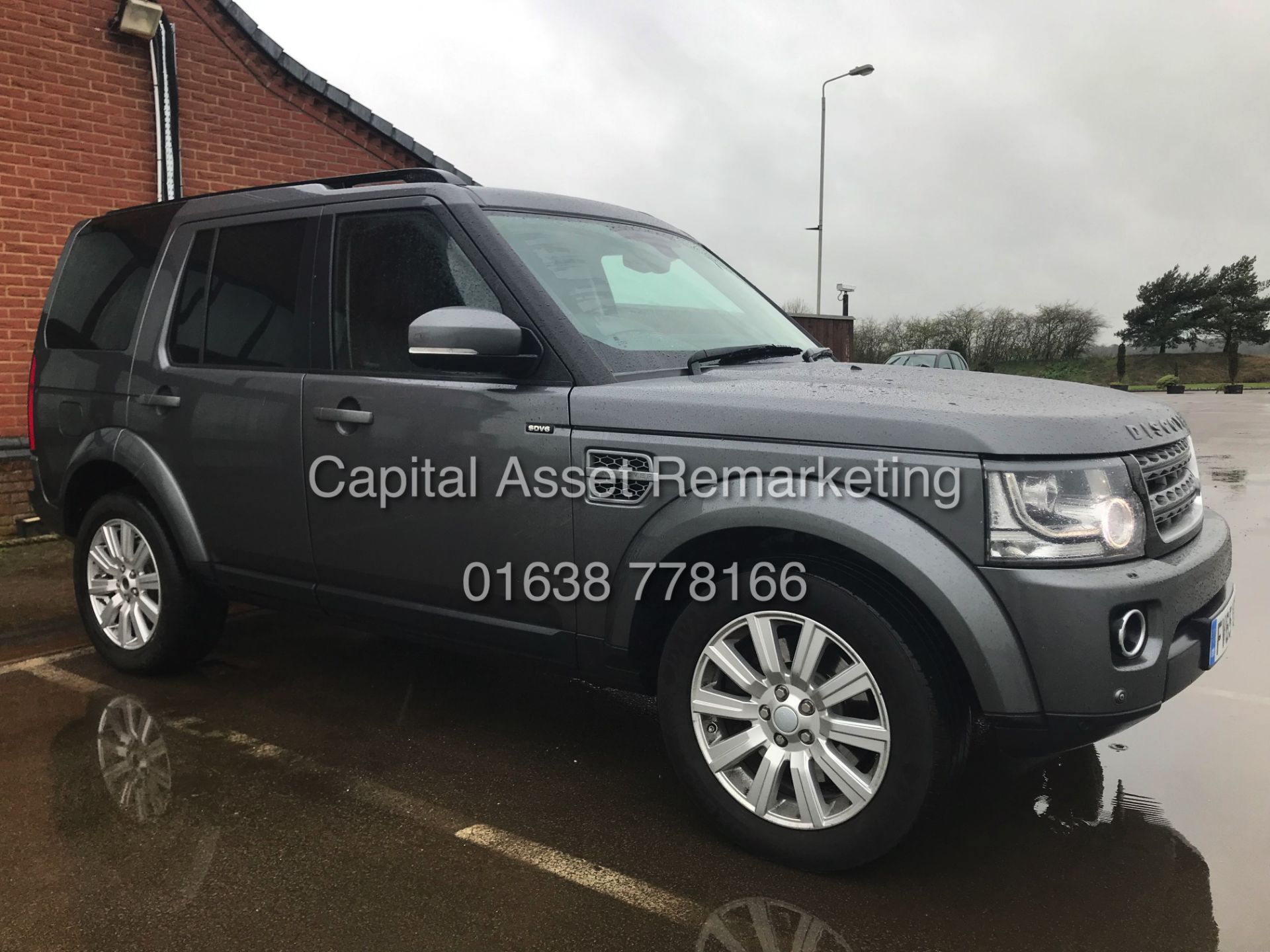 LAND ROVER DISCOVERY 4 *SE EDITION* (2016) '3.0 SDV6 - 8 SPEED AUTO' *LEATHER & SAT NAV* (HUGE SPEC) - Image 2 of 24