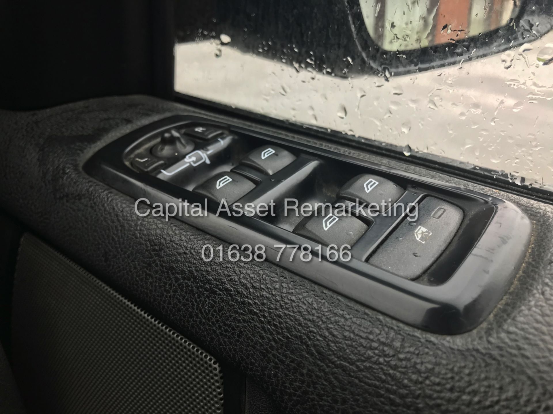 LAND ROVER DISCOVERY 4 *SE EDITION* (2016) '3.0 SDV6 - 8 SPEED AUTO' *LEATHER & SAT NAV* (HUGE SPEC) - Image 22 of 24
