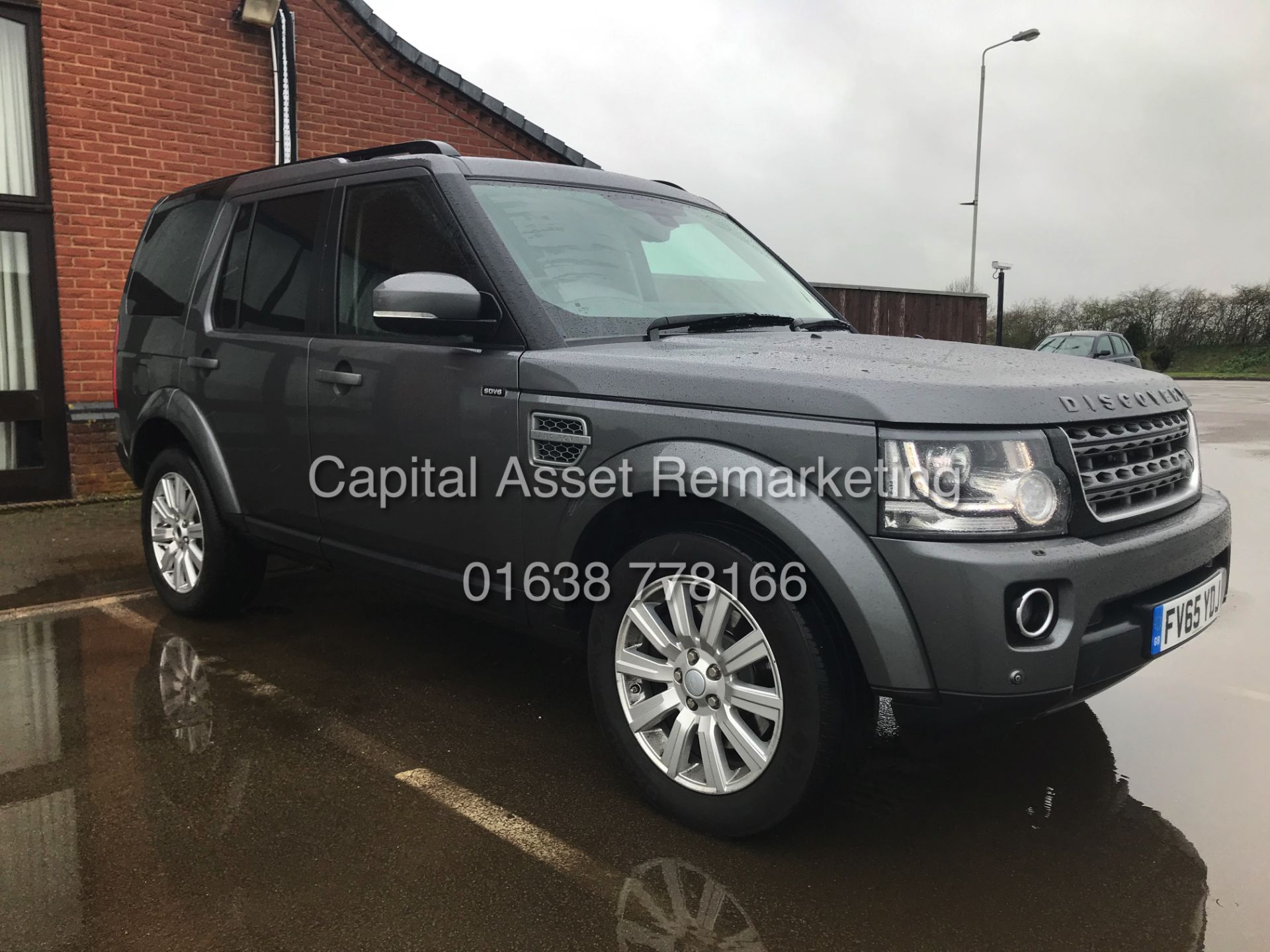 LAND ROVER DISCOVERY 4 *SE EDITION* (2016) '3.0 SDV6 - 8 SPEED AUTO' *LEATHER & SAT NAV* (HUGE SPEC) - Image 3 of 24