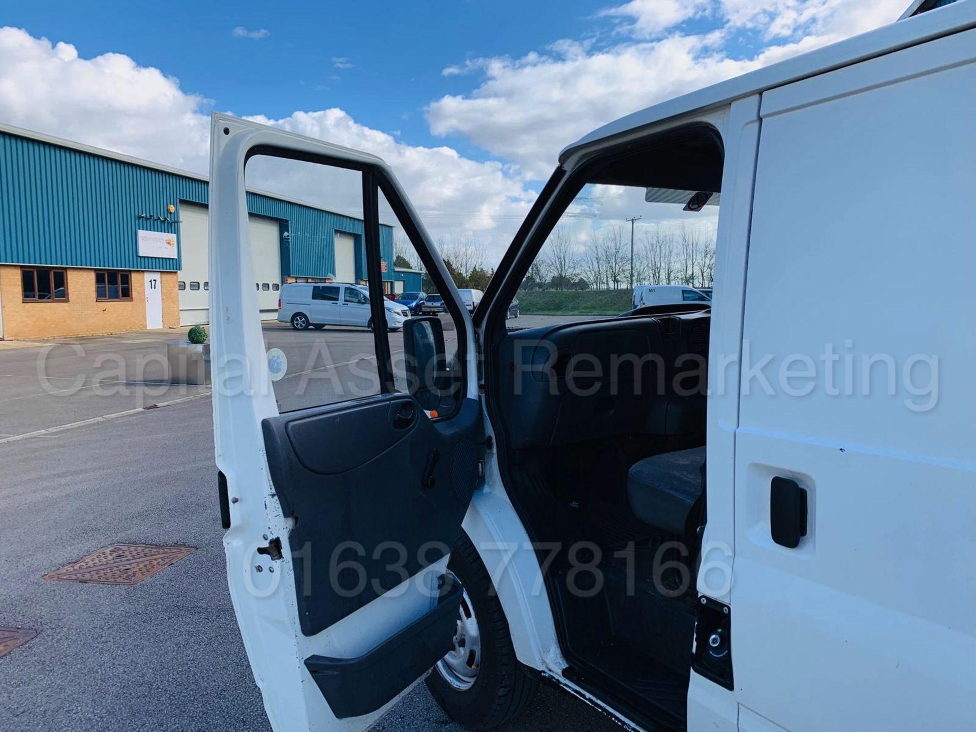 (On Sale) FORD TRANSIT T300 *SWB -PANEL VAN* (2005) '2.3 PETROL/GAS - BI-FUEL - 140 BHP' *LOW MILES* - Image 22 of 26