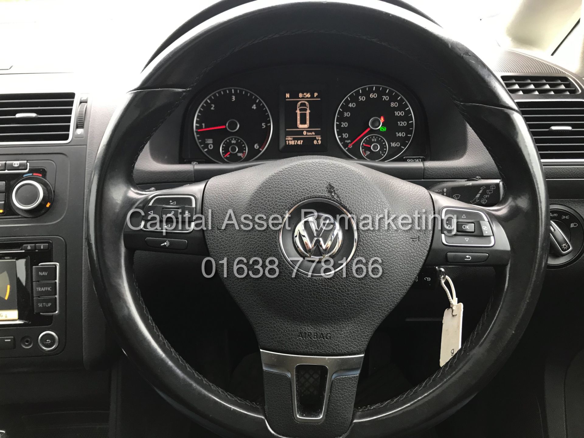 (ON SALE) VOLKSWAGEN TOURAN 2.0TDI "SE" 7 SEATER - HUGE SPEC - PAN ROOF - SAT NAV - AIR CON - NO VAT - Image 14 of 20