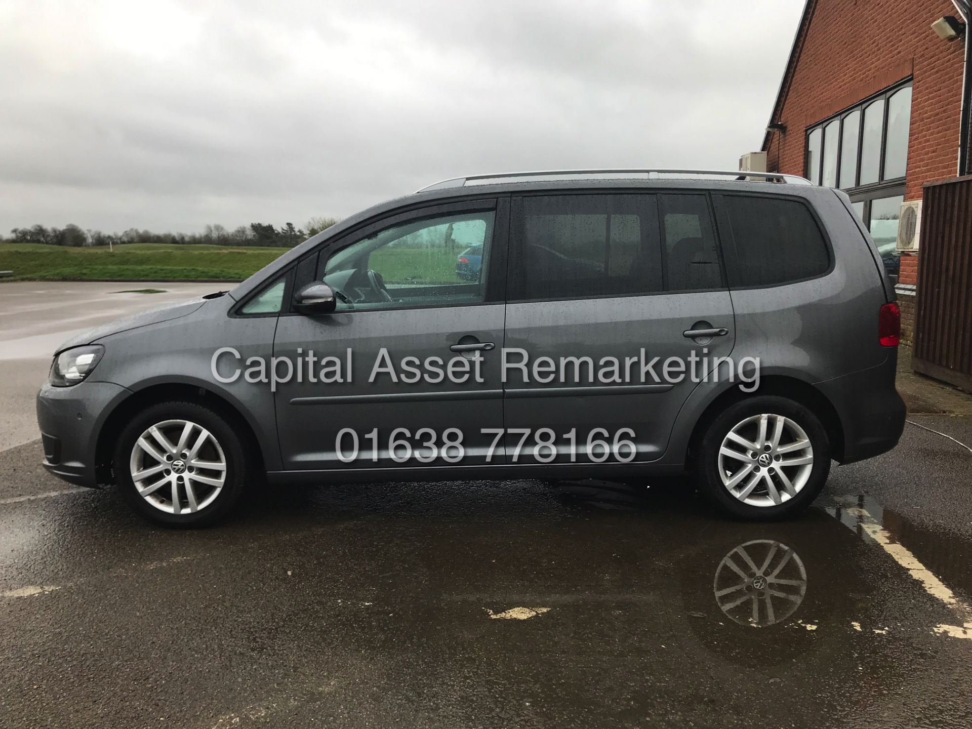 (ON SALE) VOLKSWAGEN TOURAN 2.0TDI "SE" 7 SEATER - HUGE SPEC - PAN ROOF - SAT NAV - AIR CON - NO VAT - Image 5 of 20