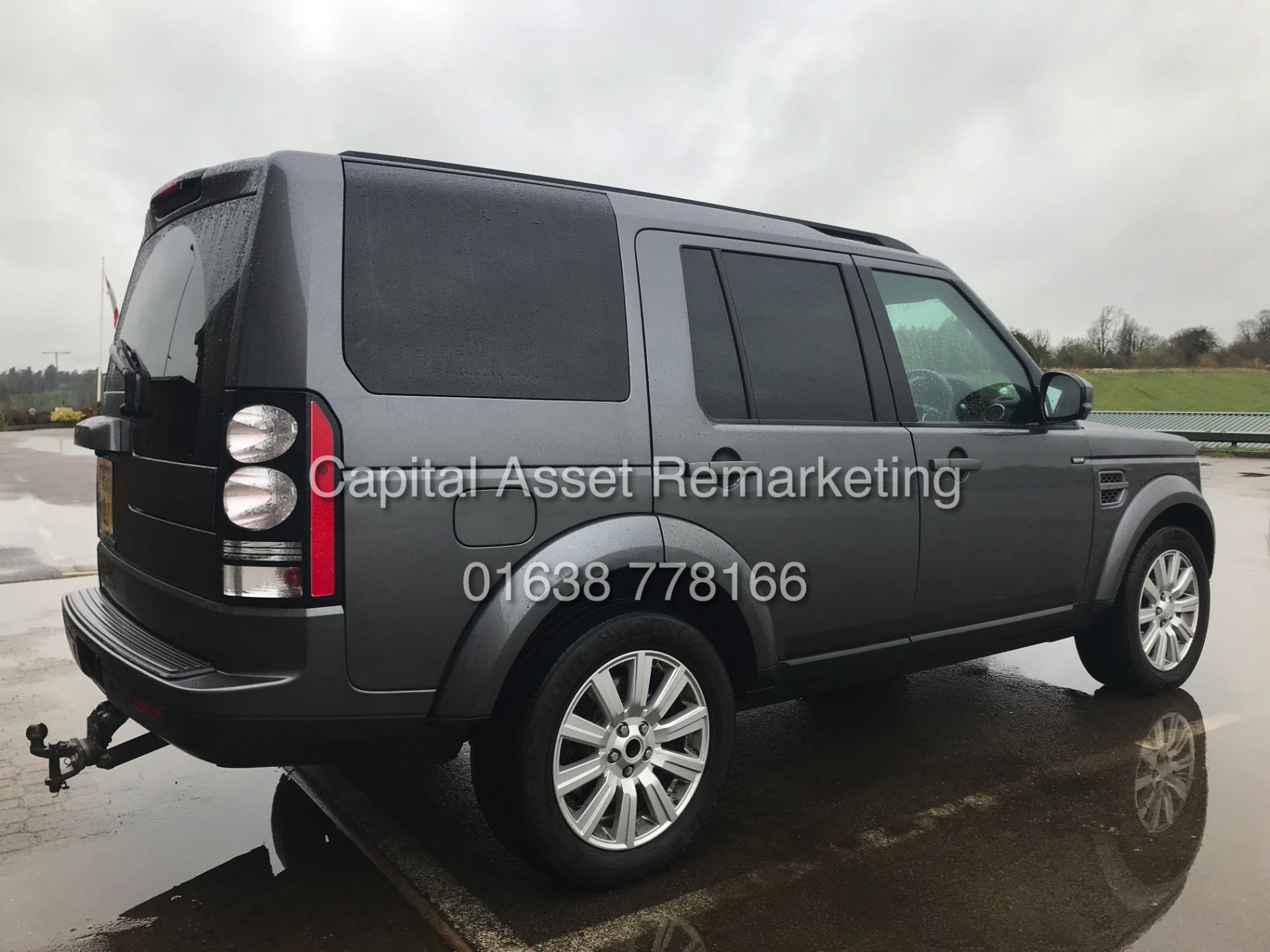 LAND ROVER DISCOVERY 4 *SE EDITION* (2016) '3.0 SDV6 - 8 SPEED AUTO' *LEATHER & SAT NAV* (HUGE SPEC) - Image 10 of 24