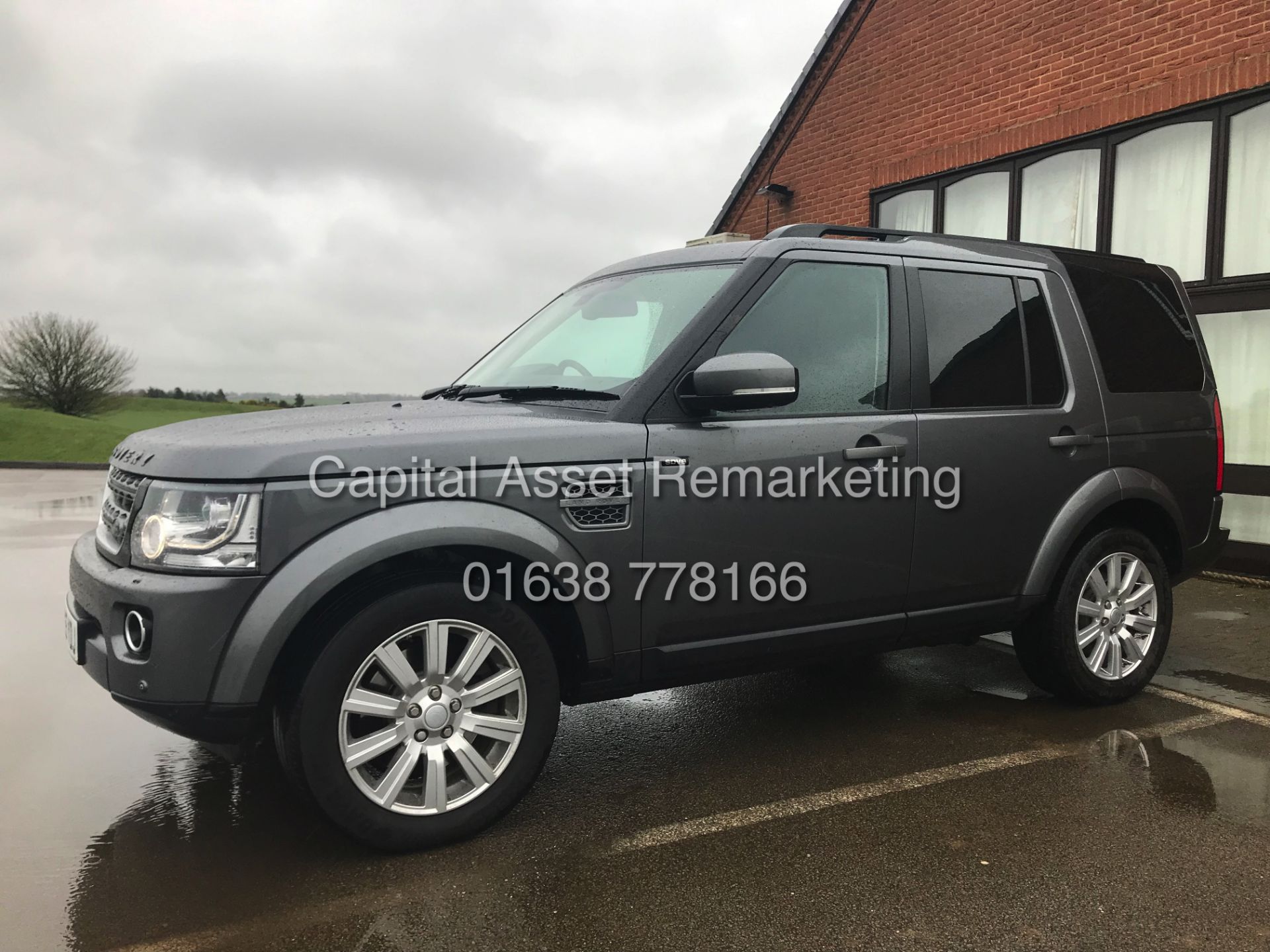 LAND ROVER DISCOVERY 4 *SE EDITION* (2016) '3.0 SDV6 - 8 SPEED AUTO' *LEATHER & SAT NAV* (HUGE SPEC) - Image 7 of 24