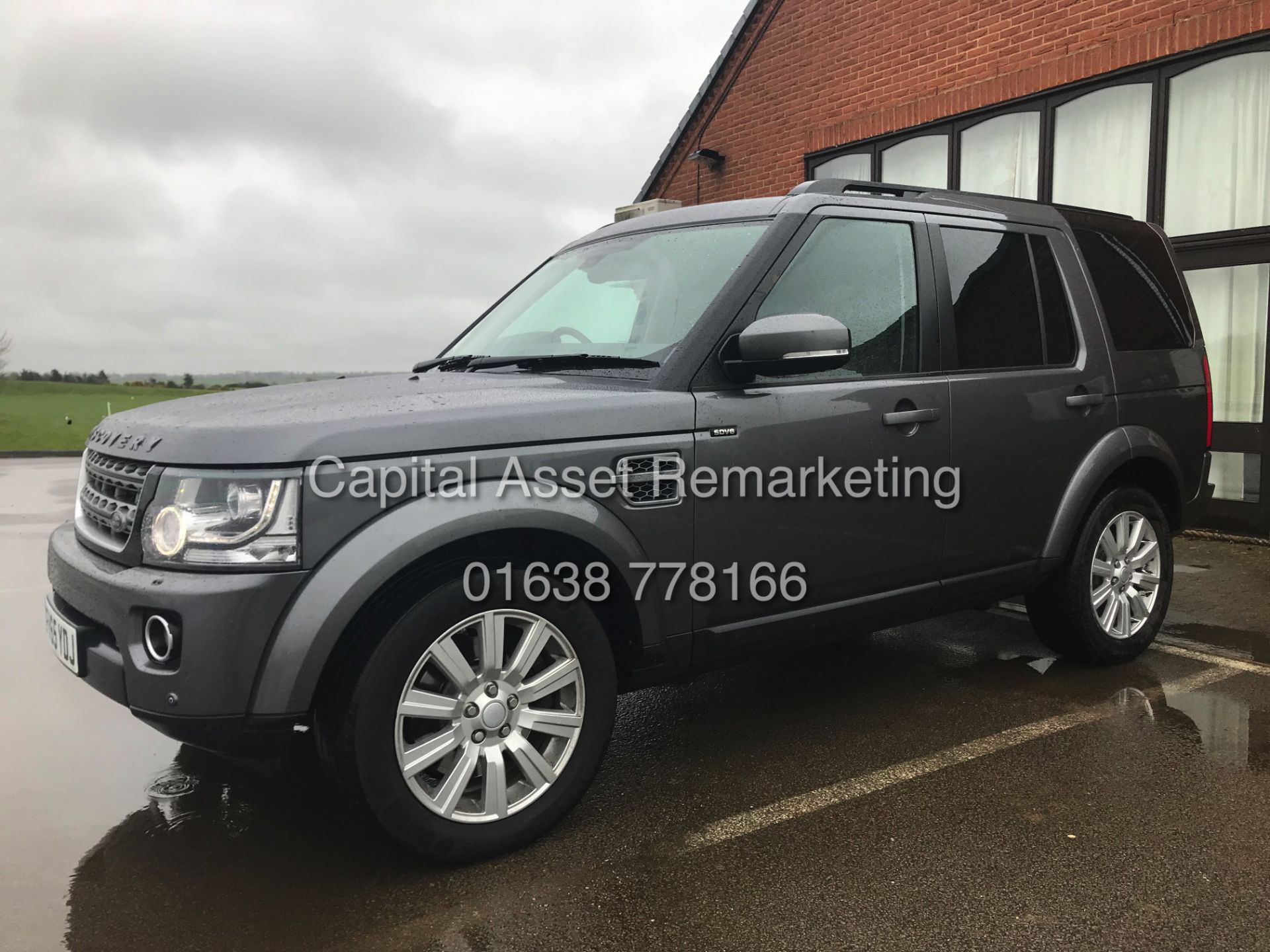 LAND ROVER DISCOVERY 4 *SE EDITION* (2016) '3.0 SDV6 - 8 SPEED AUTO' *LEATHER & SAT NAV* (HUGE SPEC) - Image 6 of 24