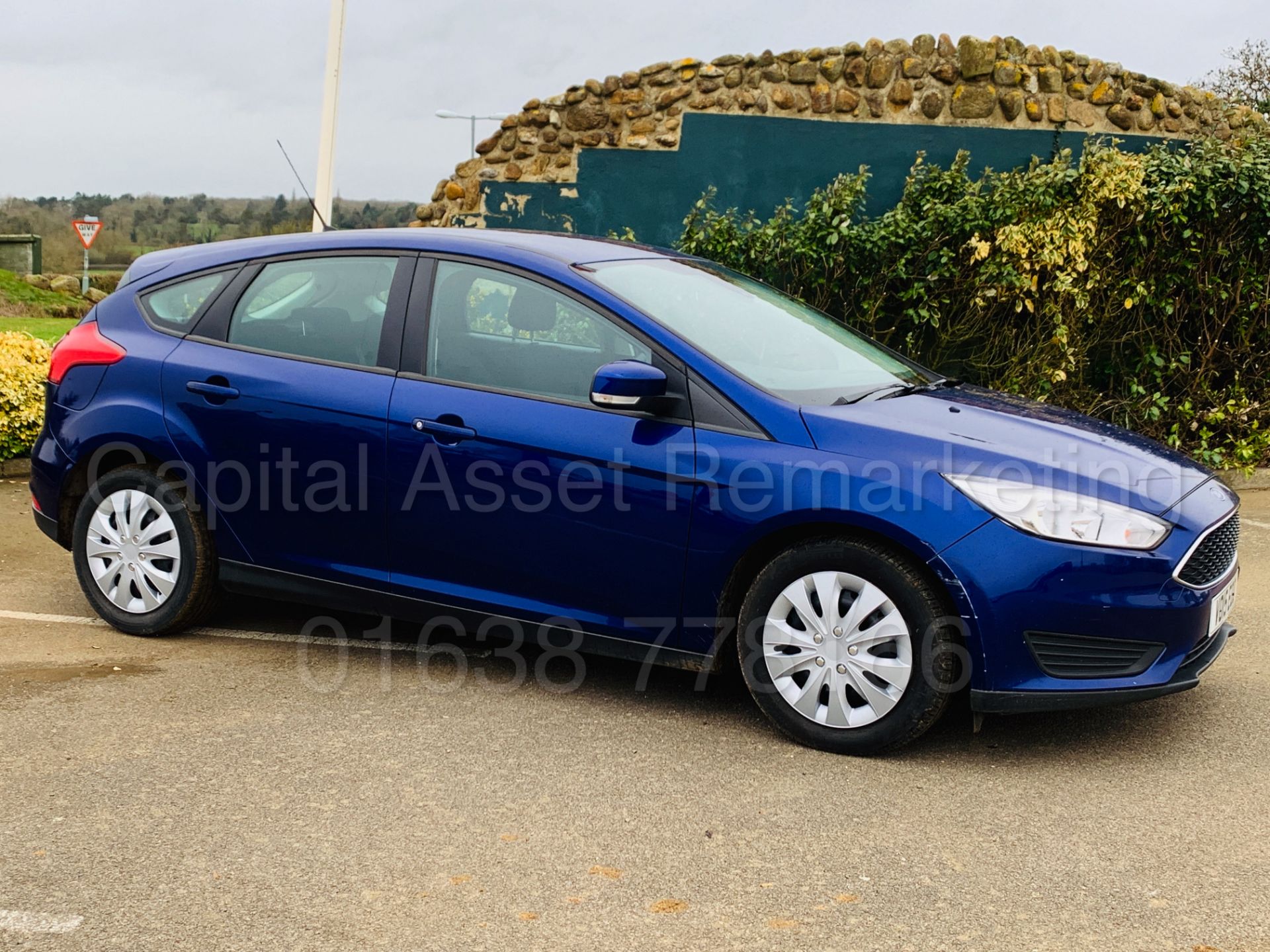 FORD FOCUS *STYLE* 5 DOOR HATCHBACK (2015-NEW MODEL) '1.5 TDCI-6 SPEED' (1 OWNER FROM NEW) *SAT NAV* - Image 12 of 39