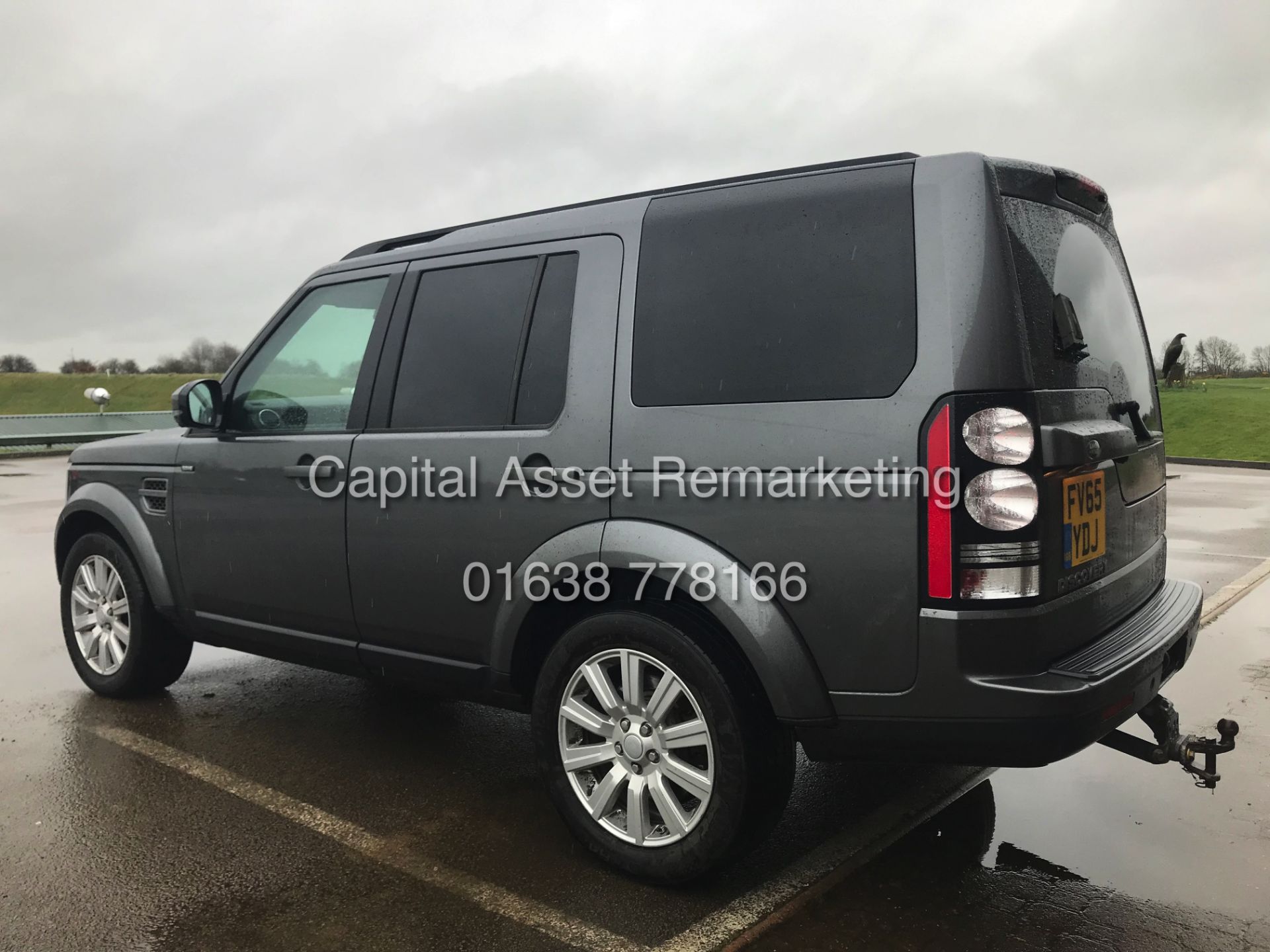 LAND ROVER DISCOVERY 4 *SE EDITION* (2016) '3.0 SDV6 - 8 SPEED AUTO' *LEATHER & SAT NAV* (HUGE SPEC) - Image 9 of 24