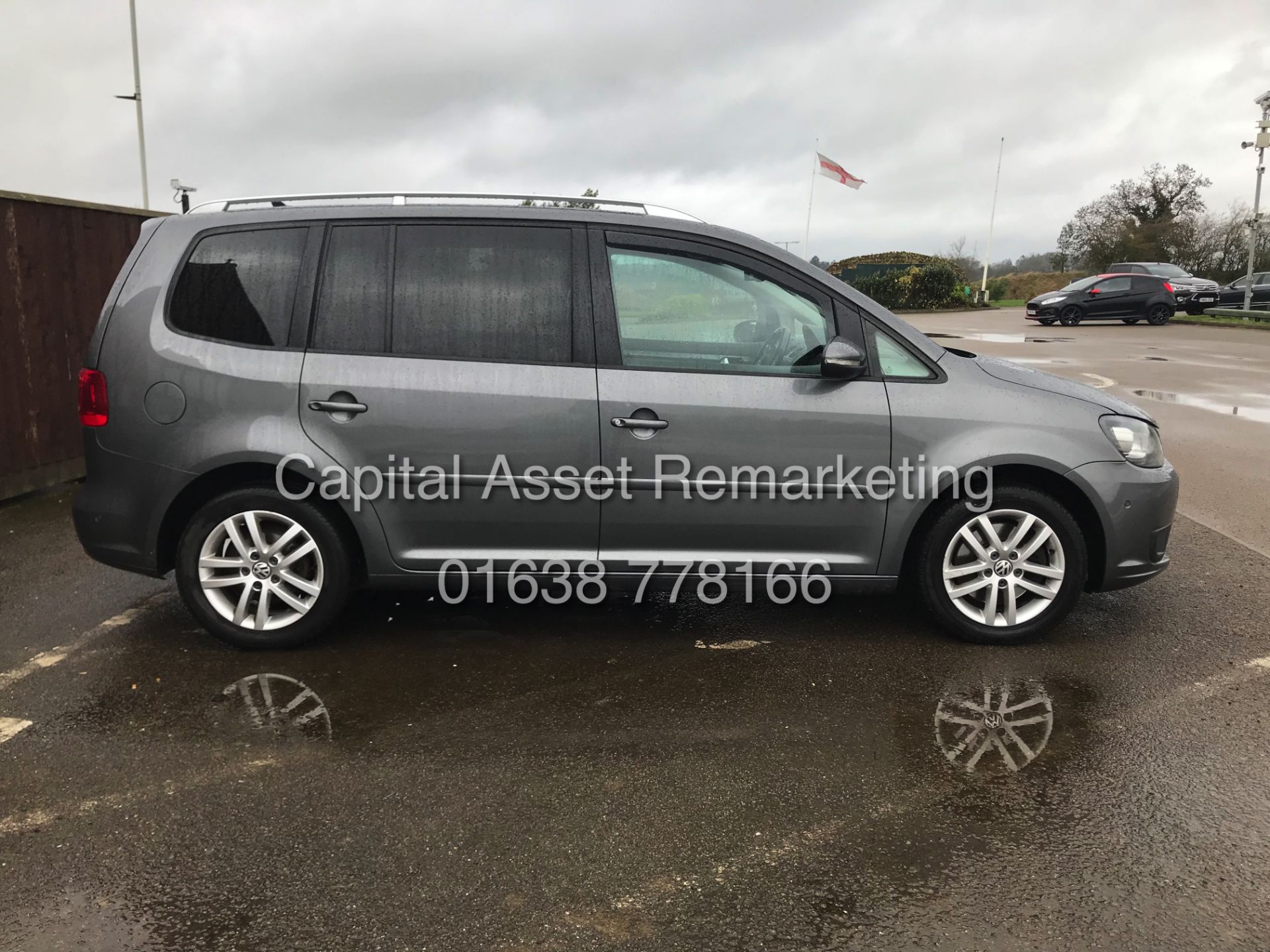 (ON SALE) VOLKSWAGEN TOURAN 2.0TDI "SE" 7 SEATER - HUGE SPEC - PAN ROOF - SAT NAV - AIR CON - NO VAT - Image 7 of 20