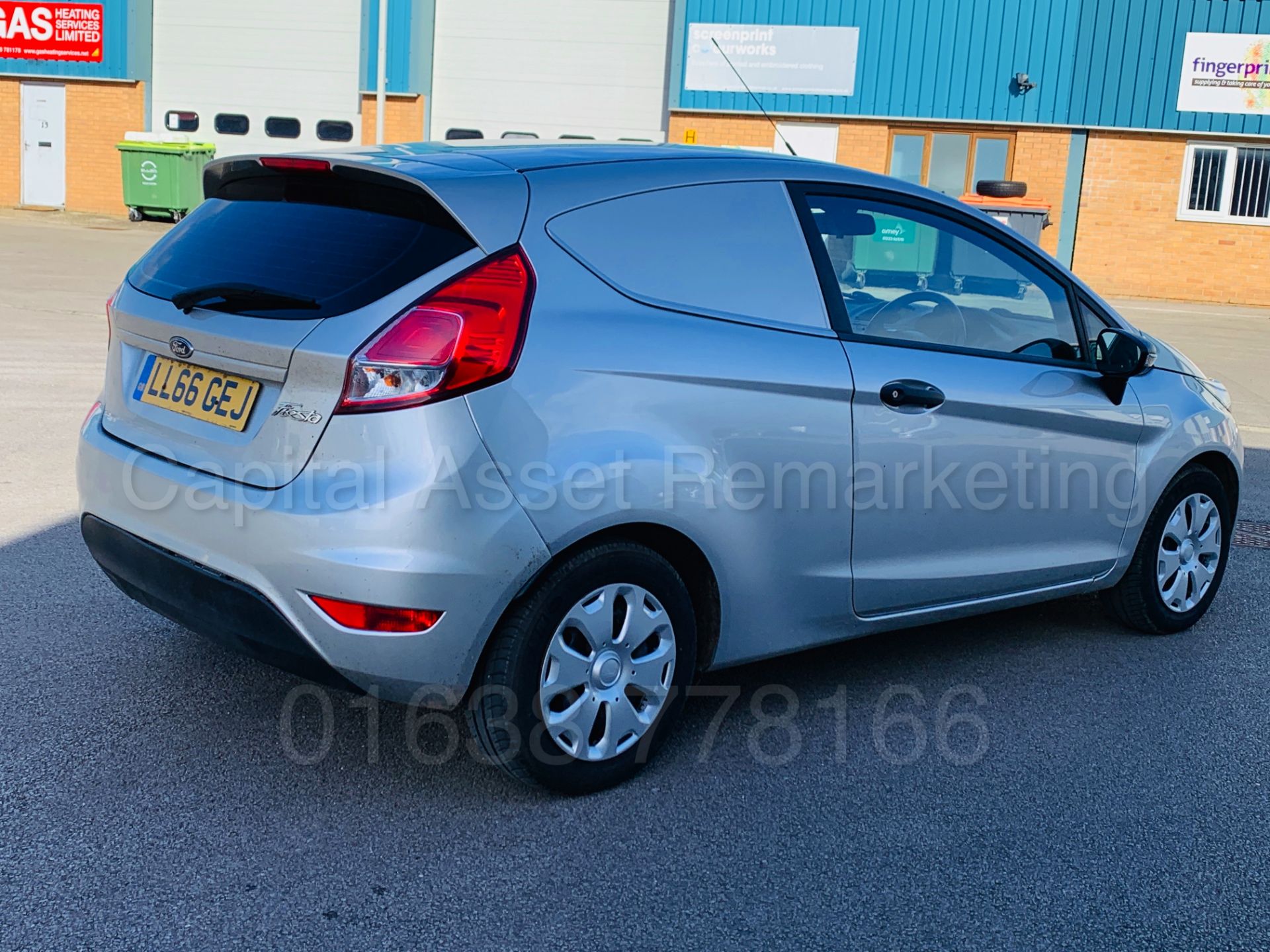 FORD FIESTA *LCV - PANEL VAN* (2017 MODEL) '1.5 TDCI - 95 BHP - STOP/START' **AIR CON - BLUETOOTH** - Image 11 of 34