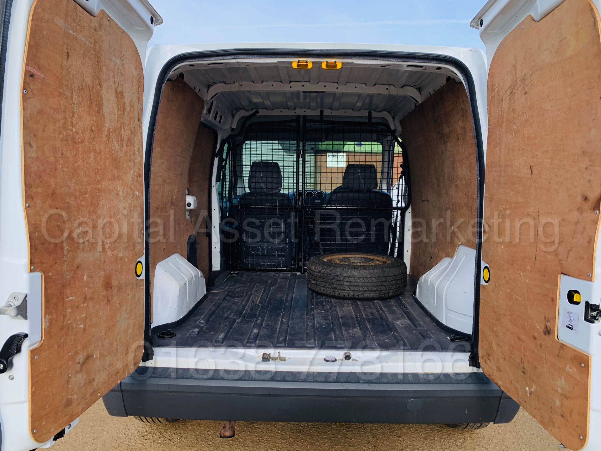 FORD TRANSIT CONNECT T200 *LCV - PANEL VAN* (2013 MODEL) '1.8 TDCI - 75 BHP - 5 SPEED' *LOW MILES* - Image 18 of 30