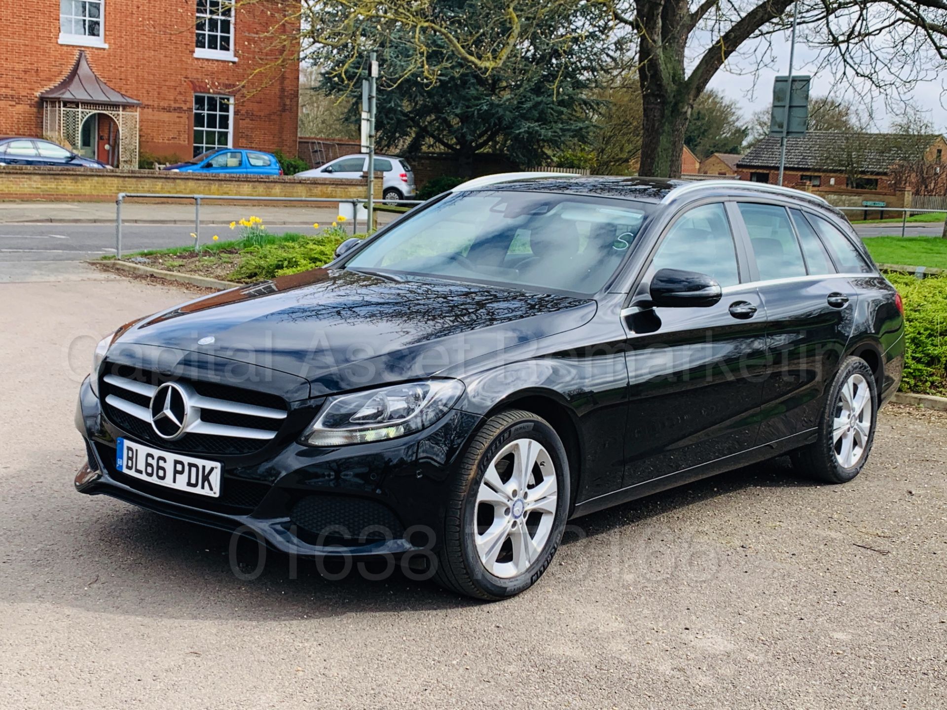 MERCEDES-BENZ C220d *EXECUTIVE* 5 DOOR ESTATE (2017 MODEL) '7G AUTO - LEATHER - SAT NAV' *HUGE SPEC* - Image 5 of 52