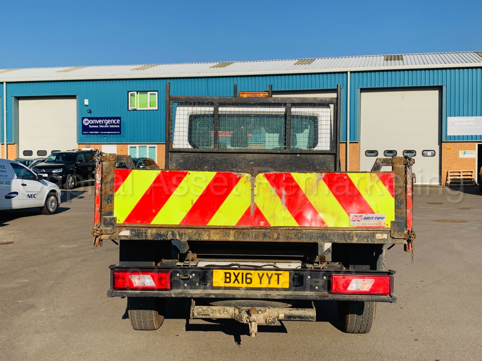 FORD TRANSIT 125 T350 *SINGLE CAB - TIPPER* (2016) '2.2 TDCI - 125 BHP - 6 SPEED' **3500 KG** - Image 18 of 46