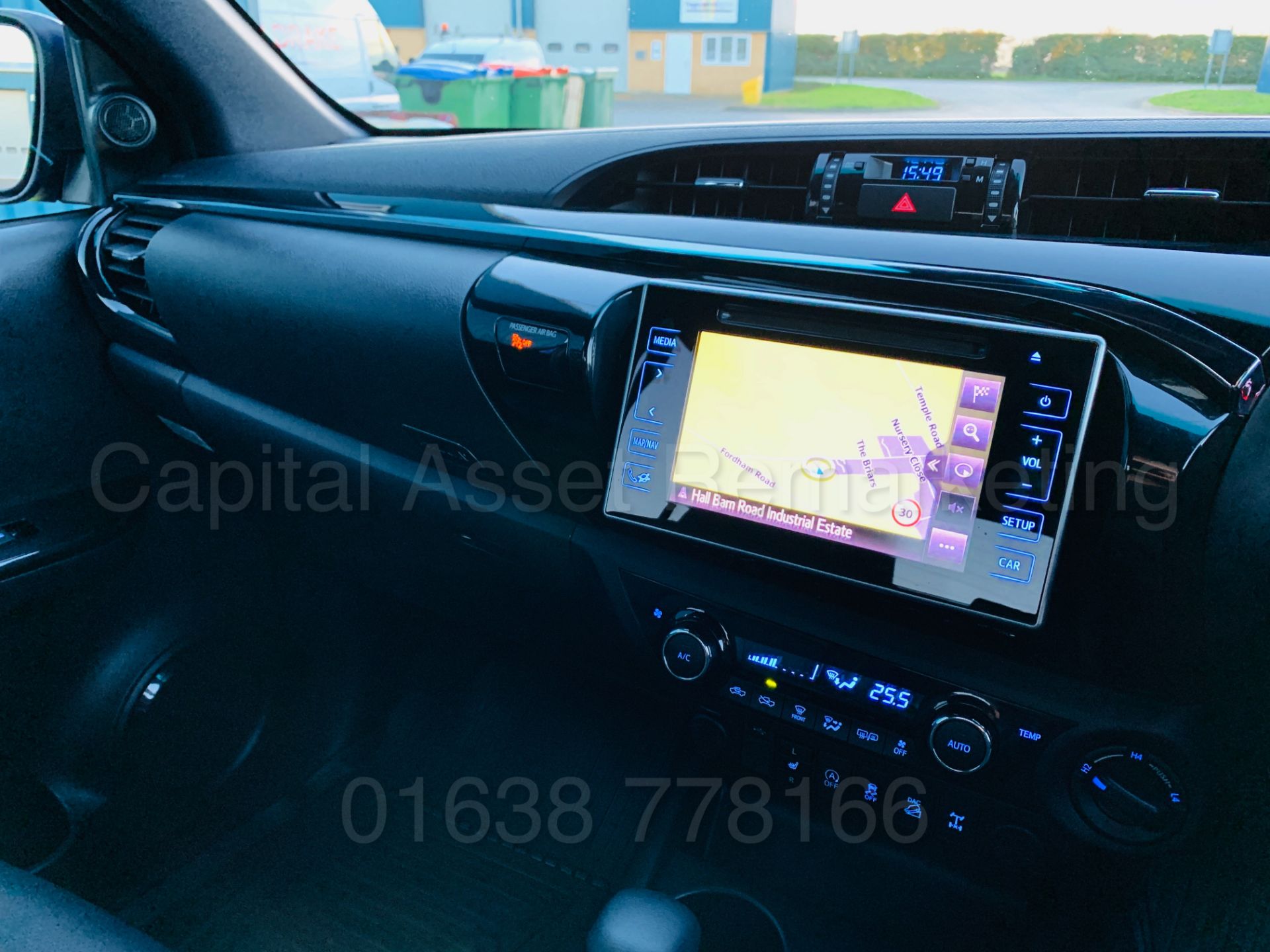 TOYOTA HILUX *INVINCIBLE X - LE* D/CAB PICK-UP (2019 MODEL) 'D-4D - AUTO - LEATHER - SAT NAV' *LOOK* - Image 56 of 65