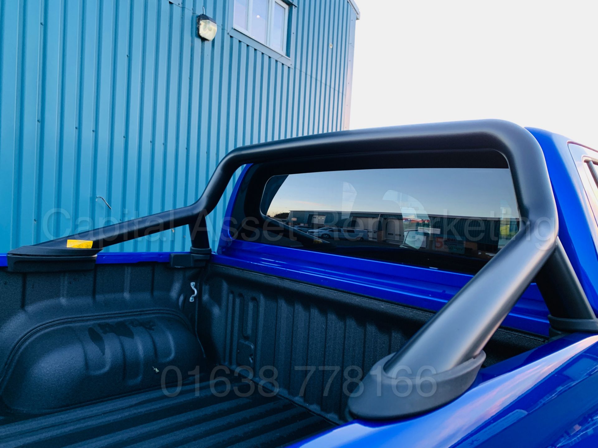 TOYOTA HILUX *INVINCIBLE X - LE* D/CAB PICK-UP (2019 MODEL) 'D-4D - AUTO - LEATHER - SAT NAV' *LOOK* - Image 40 of 65