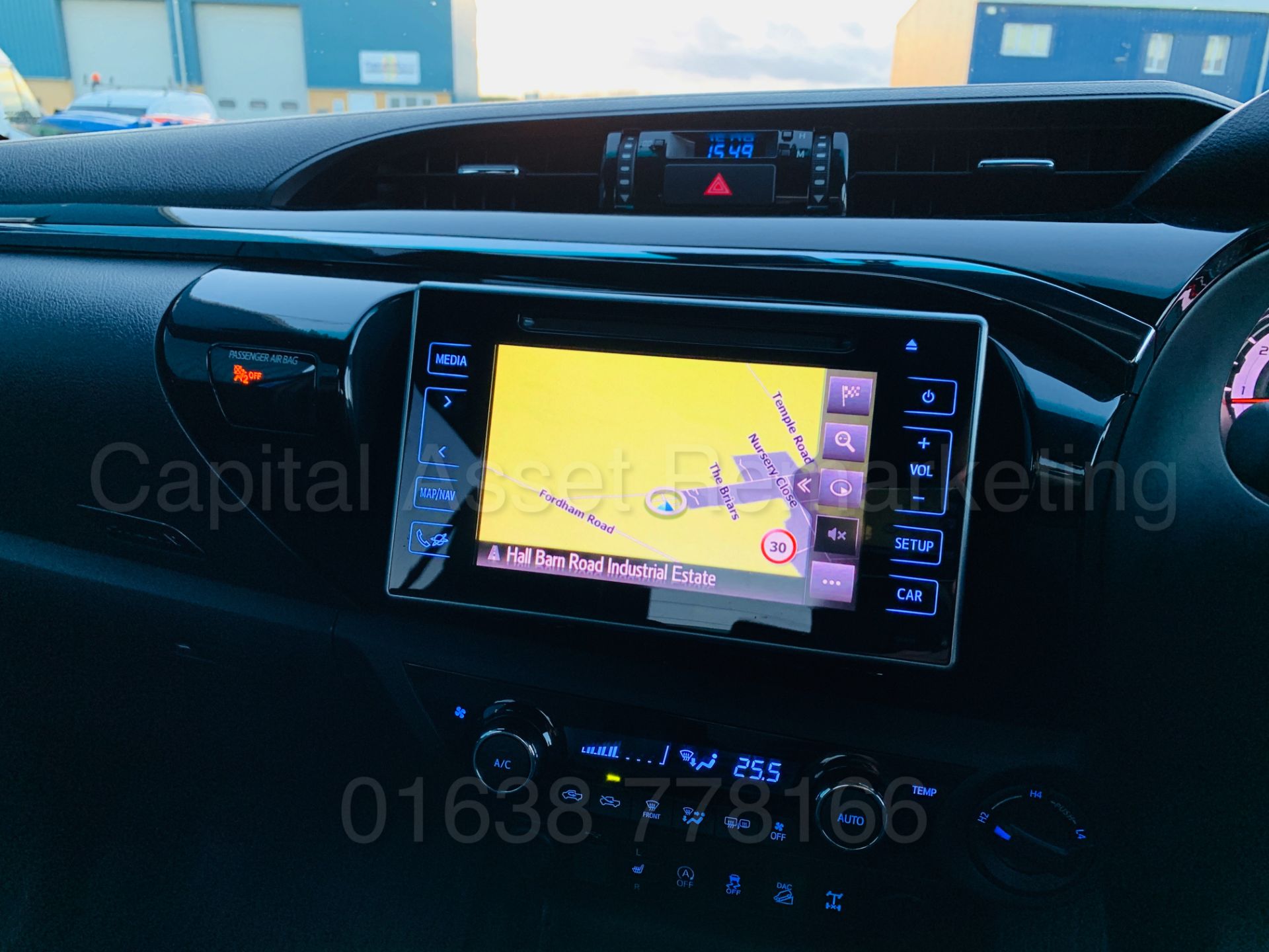 TOYOTA HILUX *INVINCIBLE X - LE* D/CAB PICK-UP (2019 MODEL) 'D-4D - AUTO - LEATHER - SAT NAV' *LOOK* - Image 57 of 65