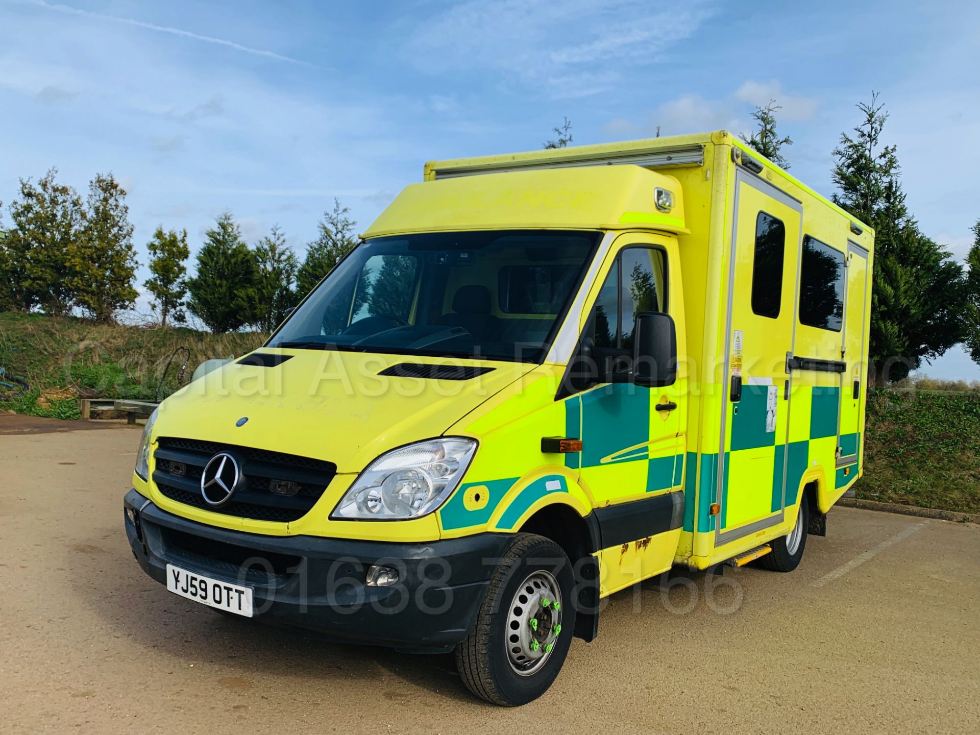 MERCEDES-BENZ SPRINTER 519 CDI *AMBULANCE / BOX VAN* (2010) '3.0 DIESEL - 190 BHP - AUTOMATIC' *A/C* - Image 4 of 34