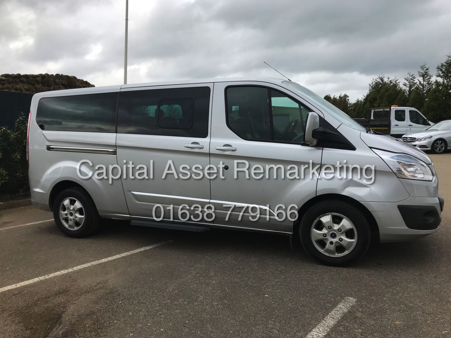 (ON SALE) FORD TRANSIT TOURNEO "TITANIUM" LWB 9 SEATER (15 REG) MASSIVE SPEC - AIR CON - ALLOYS - Bild 7 aus 28