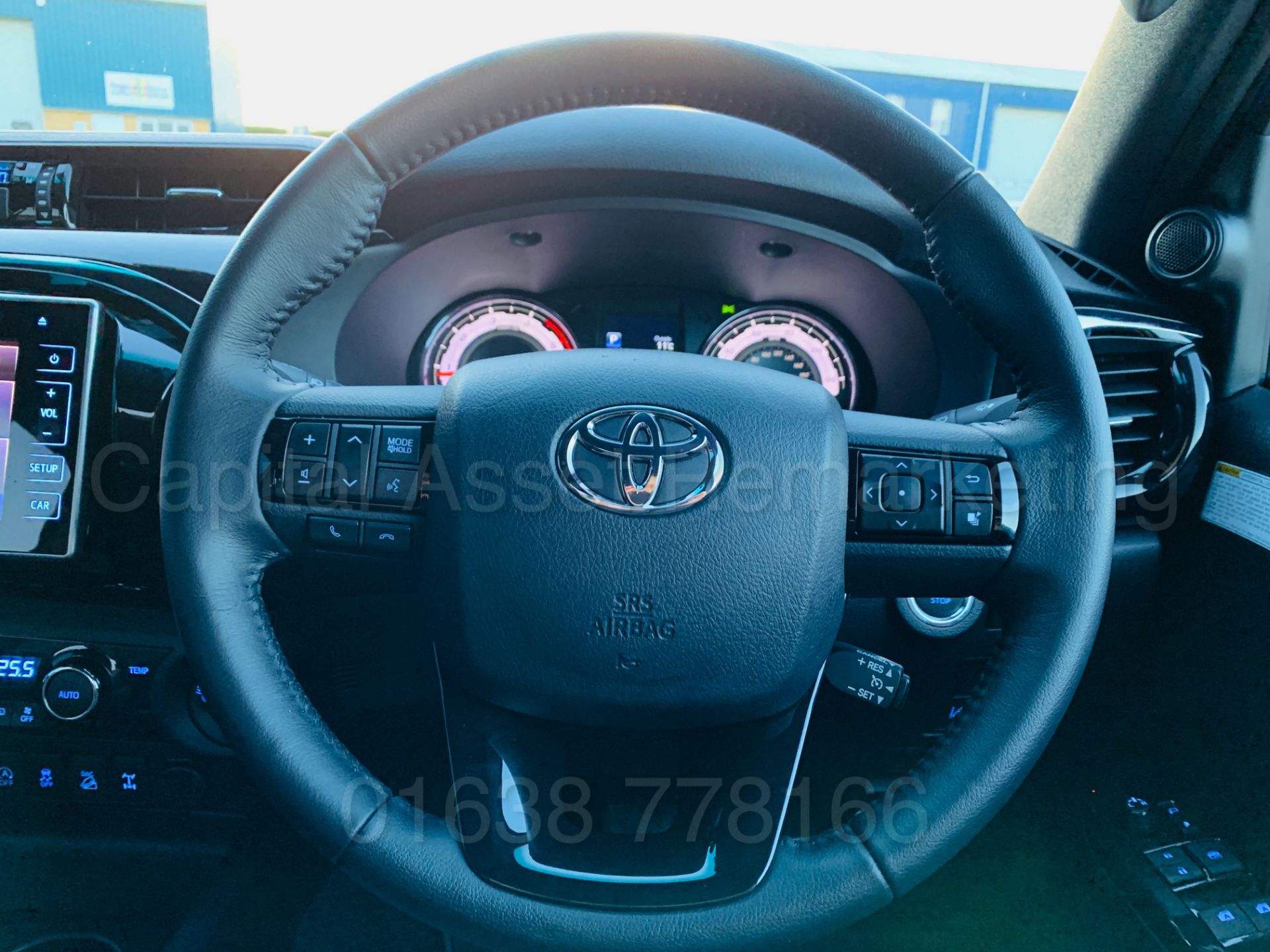 TOYOTA HILUX *INVINCIBLE X - LE* D/CAB PICK-UP (2019 MODEL) 'D-4D - AUTO - LEATHER - SAT NAV' *LOOK* - Image 63 of 65