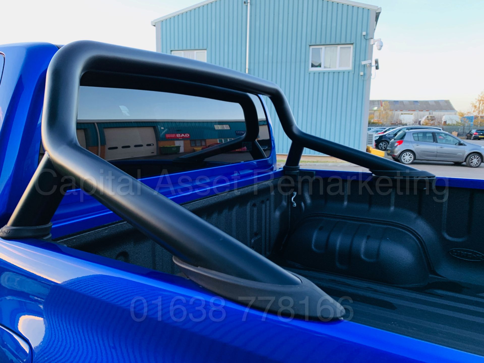 TOYOTA HILUX *INVINCIBLE X - LE* D/CAB PICK-UP (2019 MODEL) 'D-4D - AUTO - LEATHER - SAT NAV' *LOOK* - Image 35 of 65