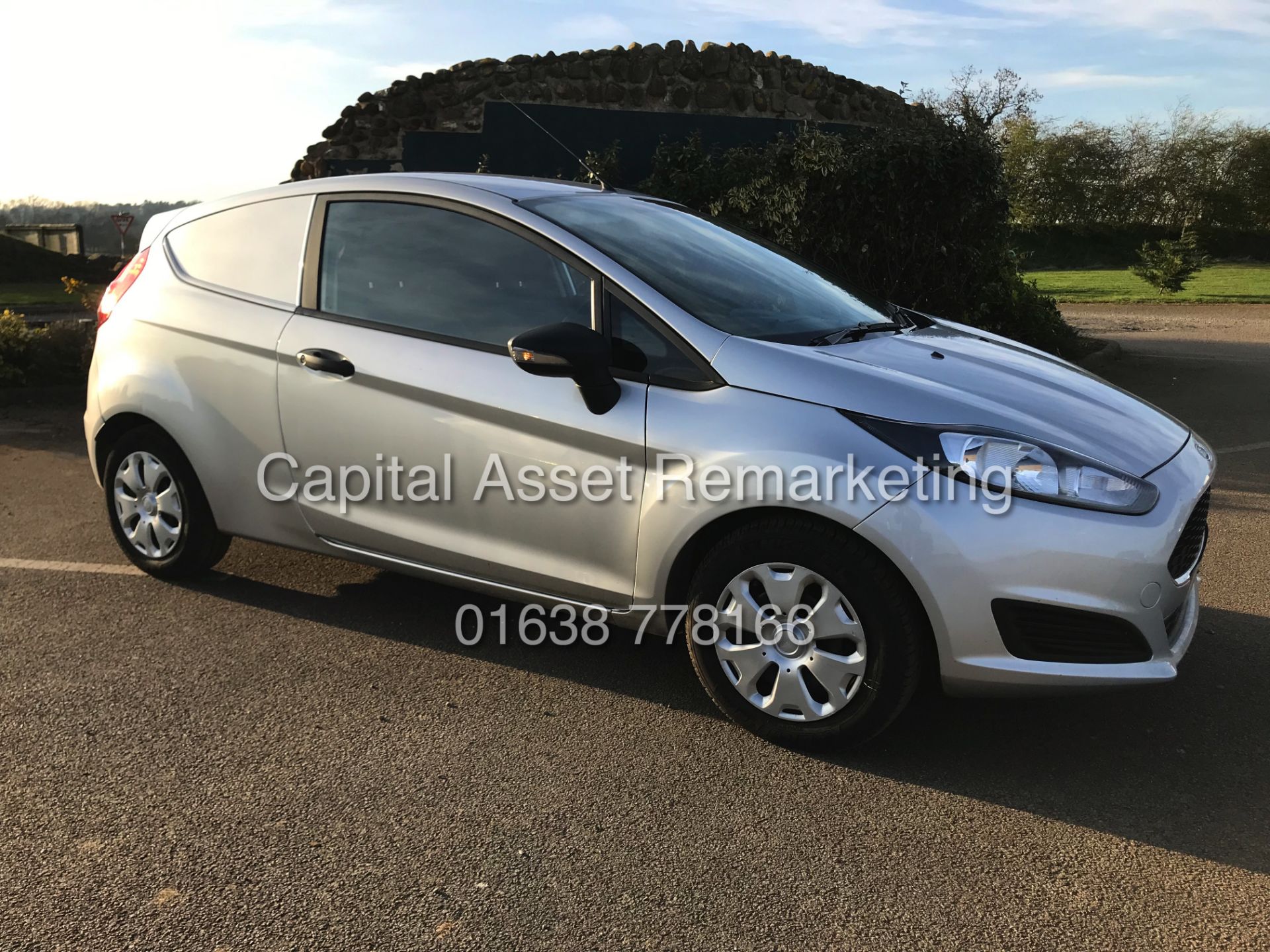 FORD FIESTA 1.5TDCI "SPORTS STYLE" COMMERCIAL VAN (16 REG NEW SHAPE) 1 OWNER FSH - AIR CON-ELEC PACK