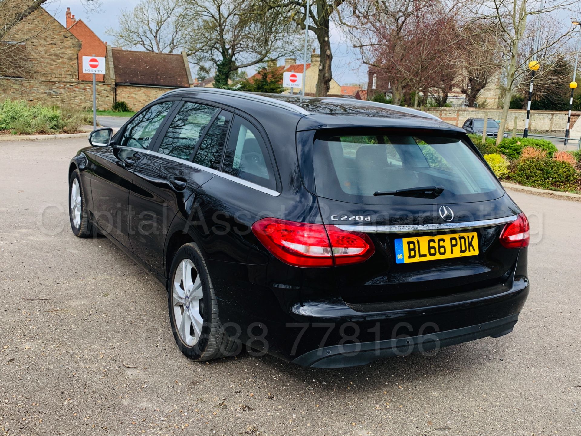 MERCEDES-BENZ C220d *EXECUTIVE* 5 DOOR ESTATE (2017 MODEL) '7G AUTO - LEATHER - SAT NAV' *HUGE SPEC* - Image 9 of 52