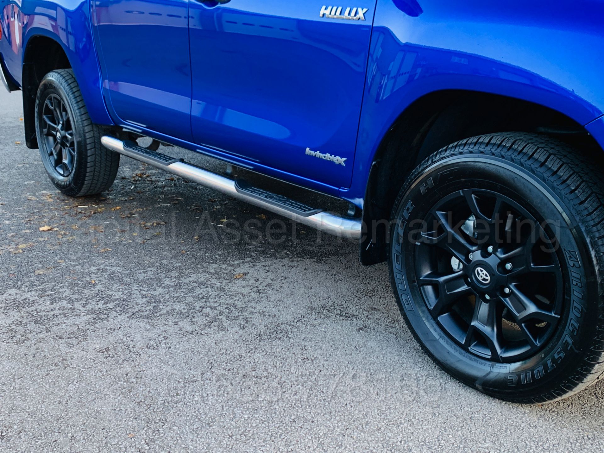 TOYOTA HILUX *INVINCIBLE X - LE* D/CAB PICK-UP (2019 MODEL) 'D-4D - AUTO - LEATHER - SAT NAV' *LOOK* - Image 17 of 65