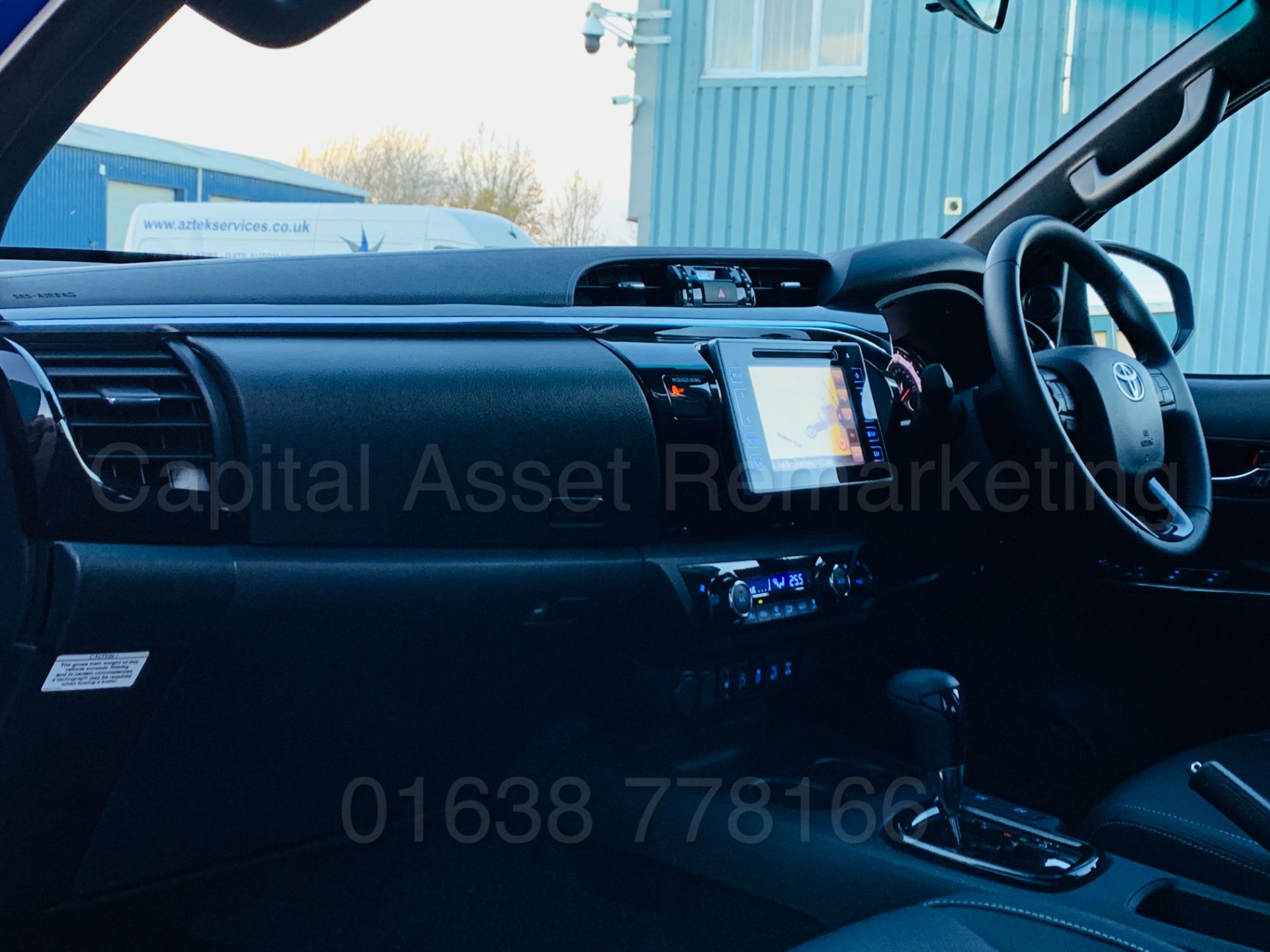 TOYOTA HILUX *INVINCIBLE X - LE* D/CAB PICK-UP (2019 MODEL) 'D-4D - AUTO - LEATHER - SAT NAV' *LOOK* - Image 29 of 65