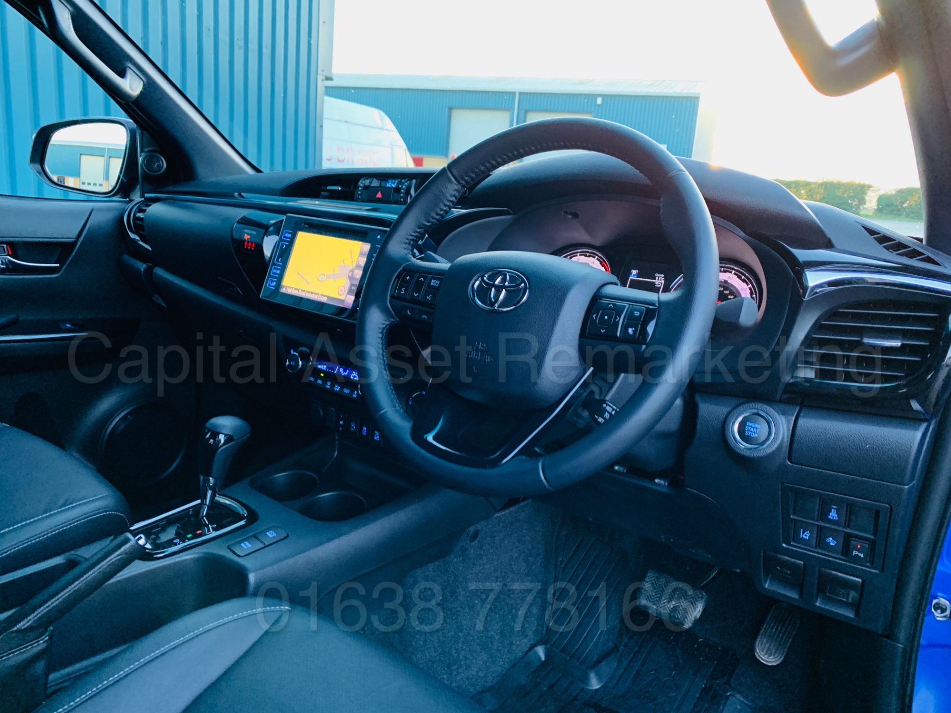 TOYOTA HILUX *INVINCIBLE X - LE* D/CAB PICK-UP (2019 MODEL) 'D-4D - AUTO - LEATHER - SAT NAV' *LOOK* - Image 52 of 65