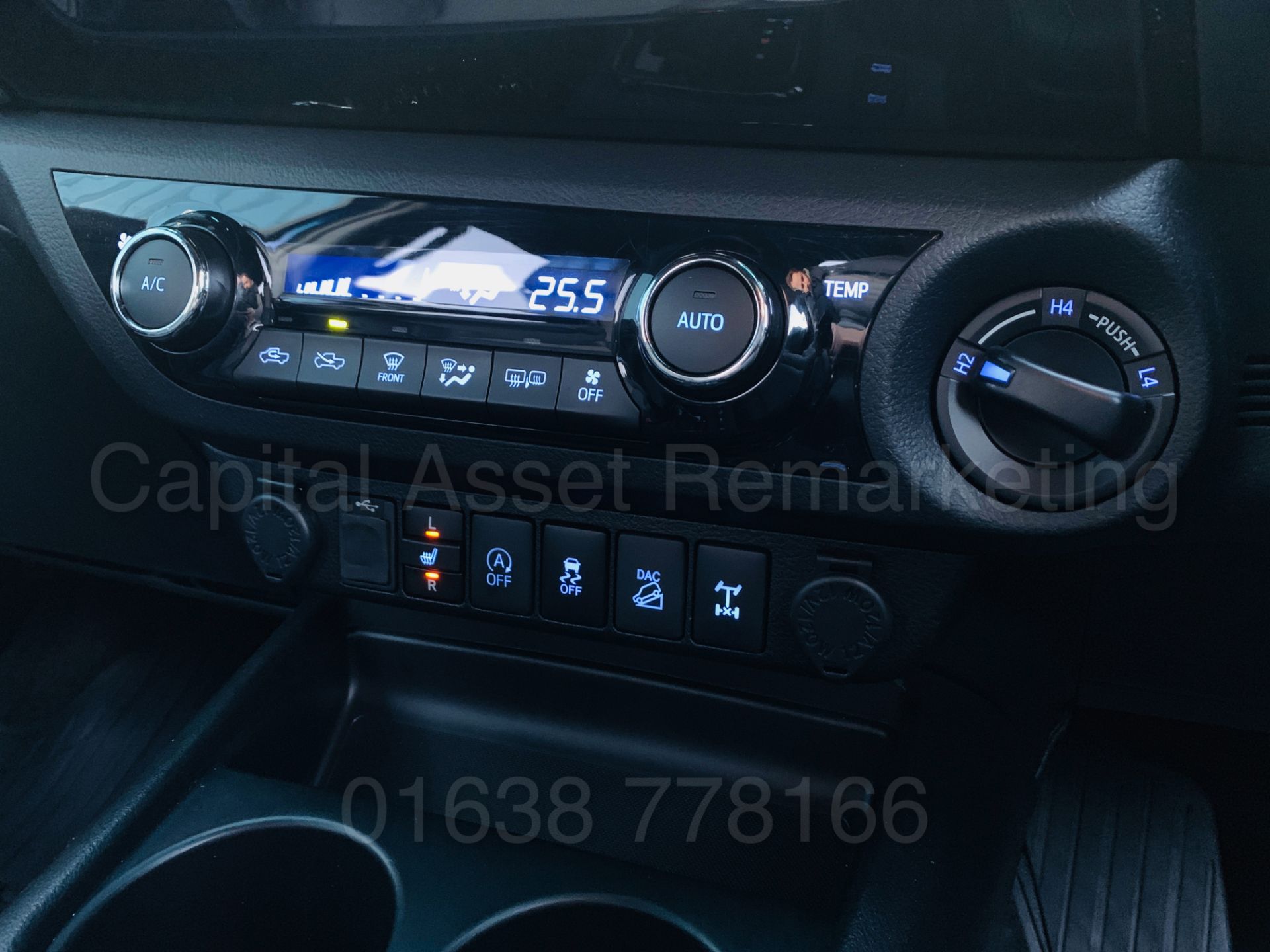 TOYOTA HILUX *INVINCIBLE X - LE* D/CAB PICK-UP (2019 MODEL) 'D-4D - AUTO - LEATHER - SAT NAV' *LOOK* - Image 59 of 65