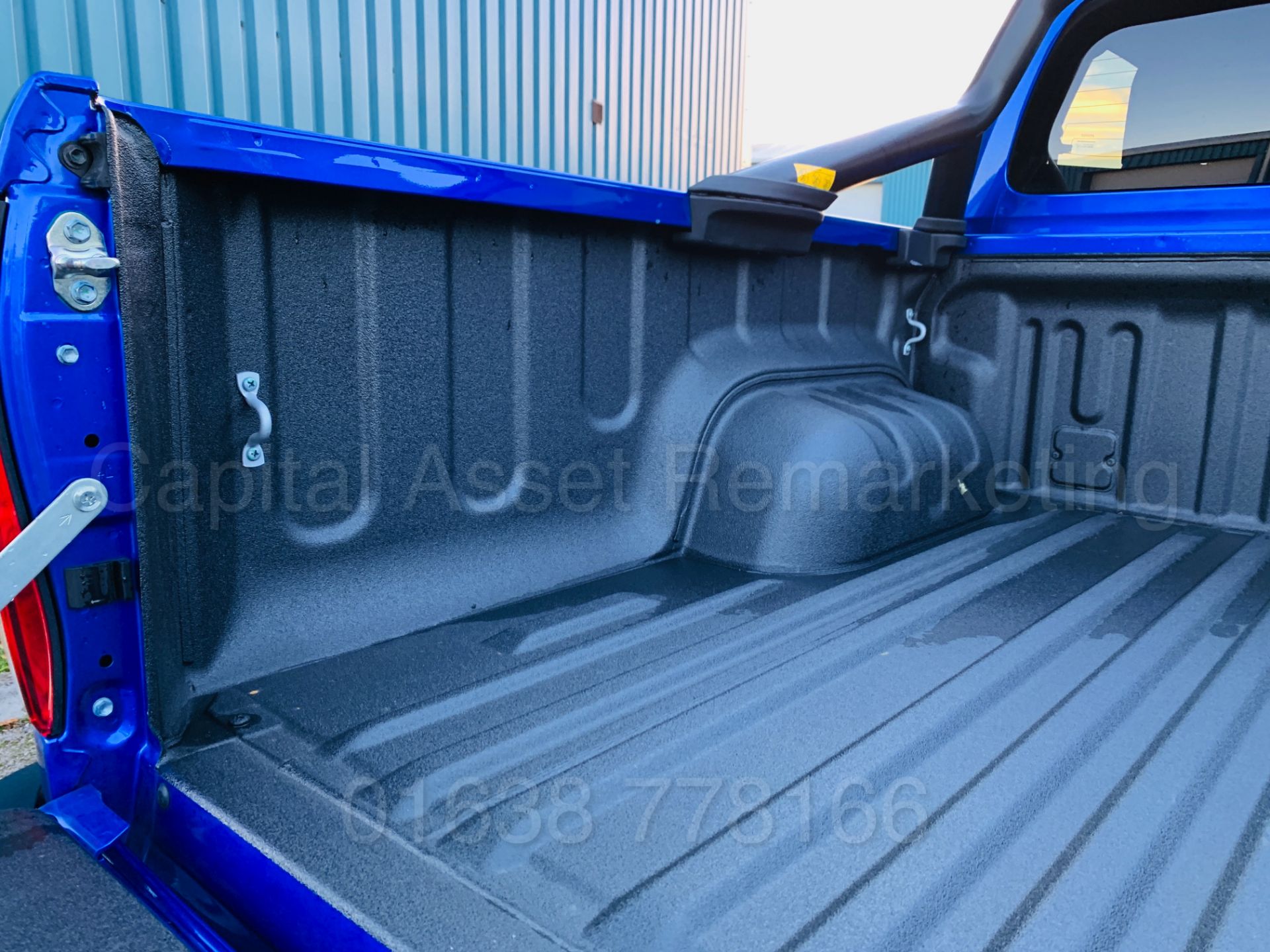 TOYOTA HILUX *INVINCIBLE X - LE* D/CAB PICK-UP (2019 MODEL) 'D-4D - AUTO - LEATHER - SAT NAV' *LOOK* - Image 36 of 65