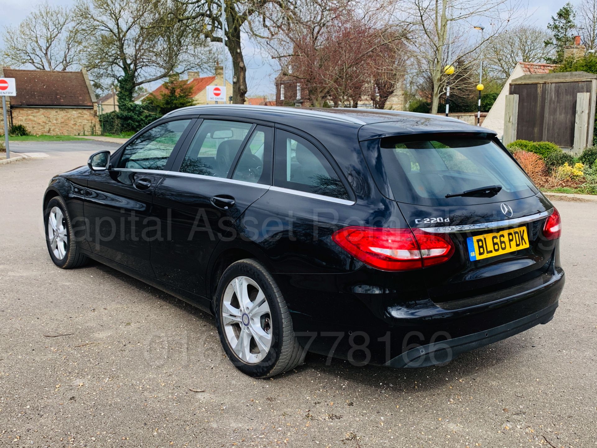 MERCEDES-BENZ C220d *EXECUTIVE* 5 DOOR ESTATE (2017 MODEL) '7G AUTO - LEATHER - SAT NAV' *HUGE SPEC* - Image 8 of 52