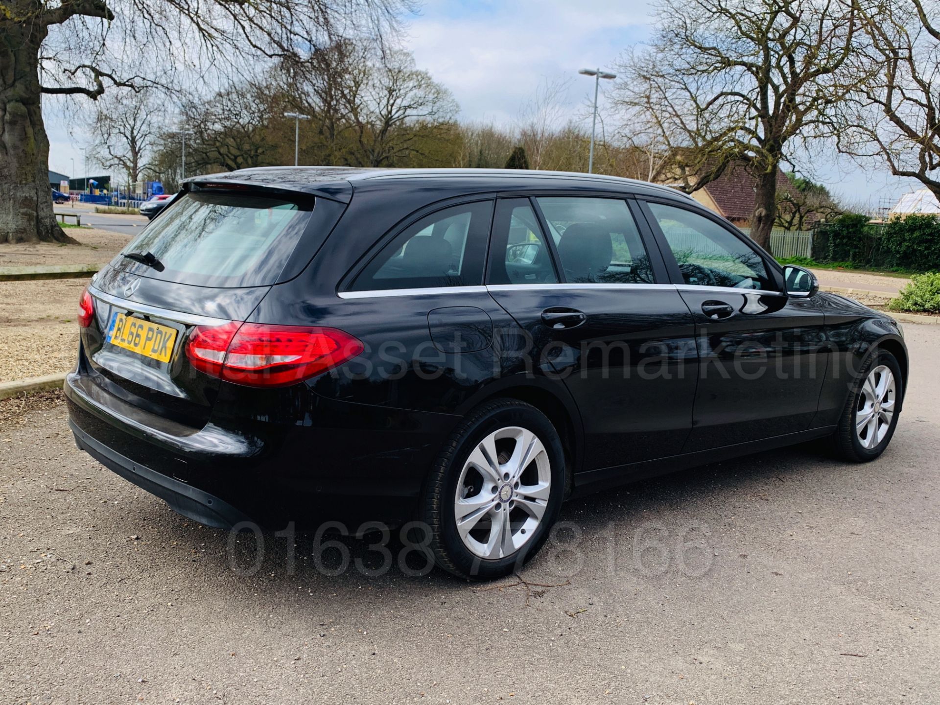 MERCEDES-BENZ C220d *EXECUTIVE* 5 DOOR ESTATE (2017 MODEL) '7G AUTO - LEATHER - SAT NAV' *HUGE SPEC* - Image 12 of 52