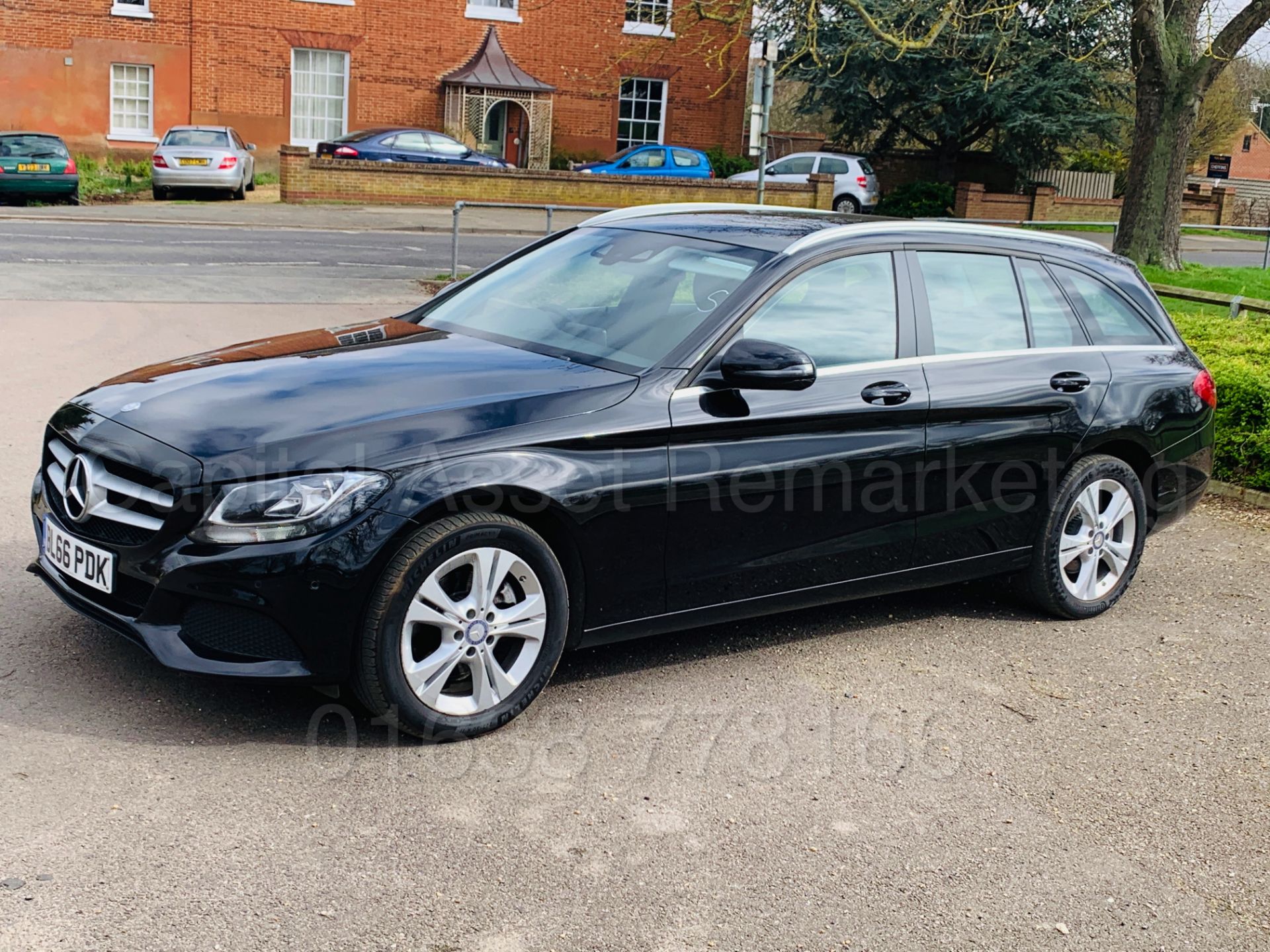 MERCEDES-BENZ C220d *EXECUTIVE* 5 DOOR ESTATE (2017 MODEL) '7G AUTO - LEATHER - SAT NAV' *HUGE SPEC* - Image 7 of 52