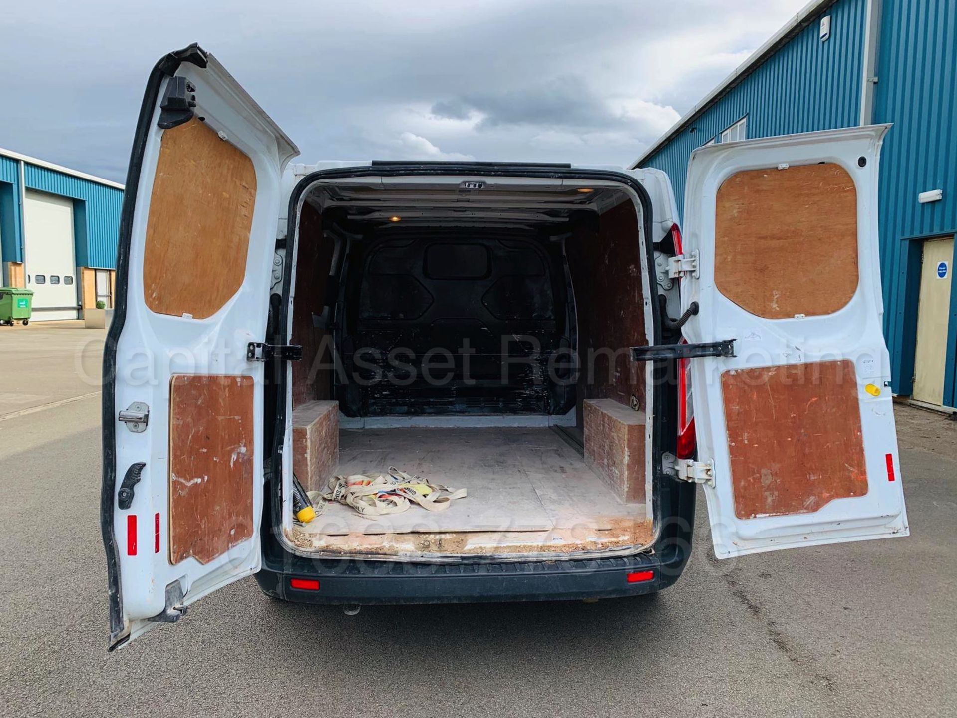 FORD TRANSIT CUSTOM 290 ECO-TECH *LCV - SWB PANEL VAN* (2015) '2.2 TDCI - 6 SPEED' - Image 16 of 26