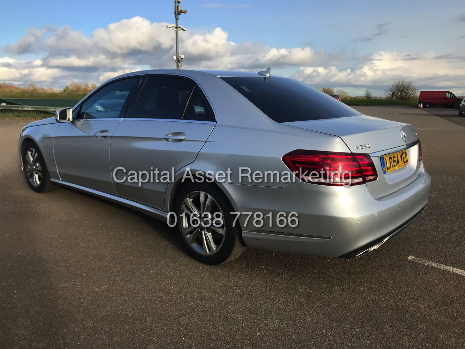 MERCEDES E220d "SPECIAL EQUIPMENT" 7G TRONIC AUTO (2015 MODEL) 1 OWNER - SAT NAV - LEATHER - Image 10 of 26