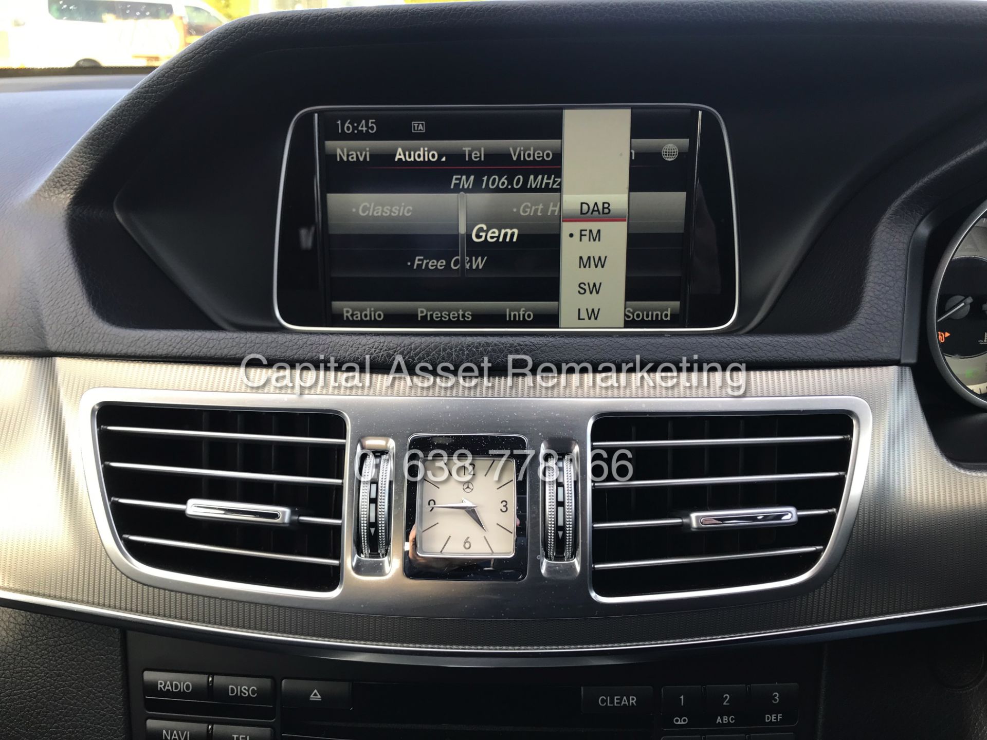 MERCEDES E220d "SPECIAL EQUIPMENT" 7G TRONIC AUTO (2015 MODEL) 1 OWNER - SAT NAV - LEATHER - Image 18 of 26