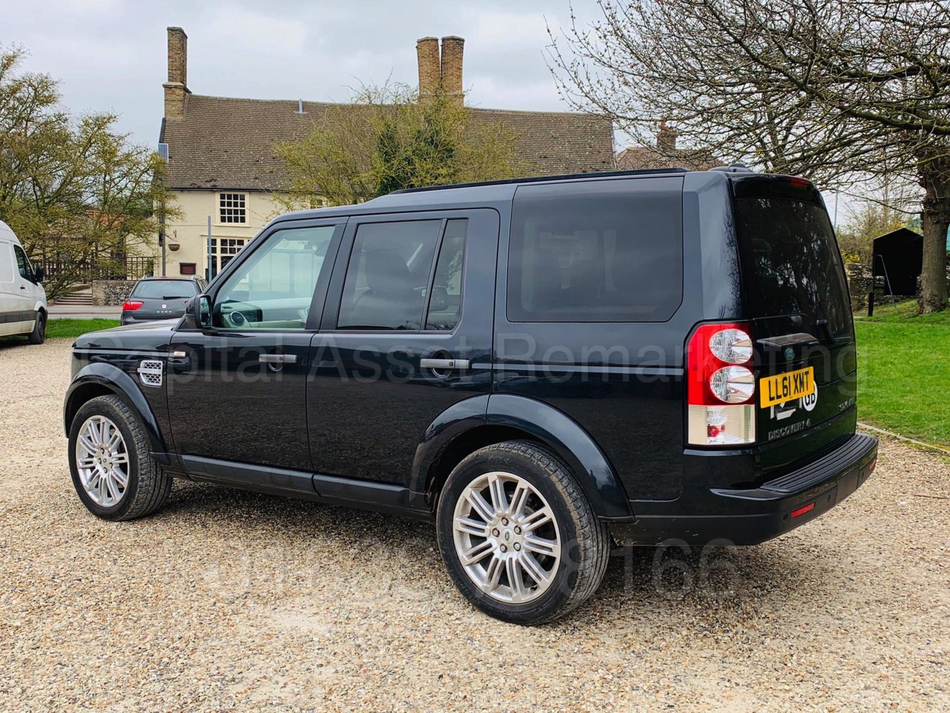 LAND ROVER DISCOVERY *HSE EDITION* 7 SEATER SUV (2012 MODEL) '3.0 SDV6- 8 SPEED AUTO' **HUGE SPEC** - Image 9 of 48