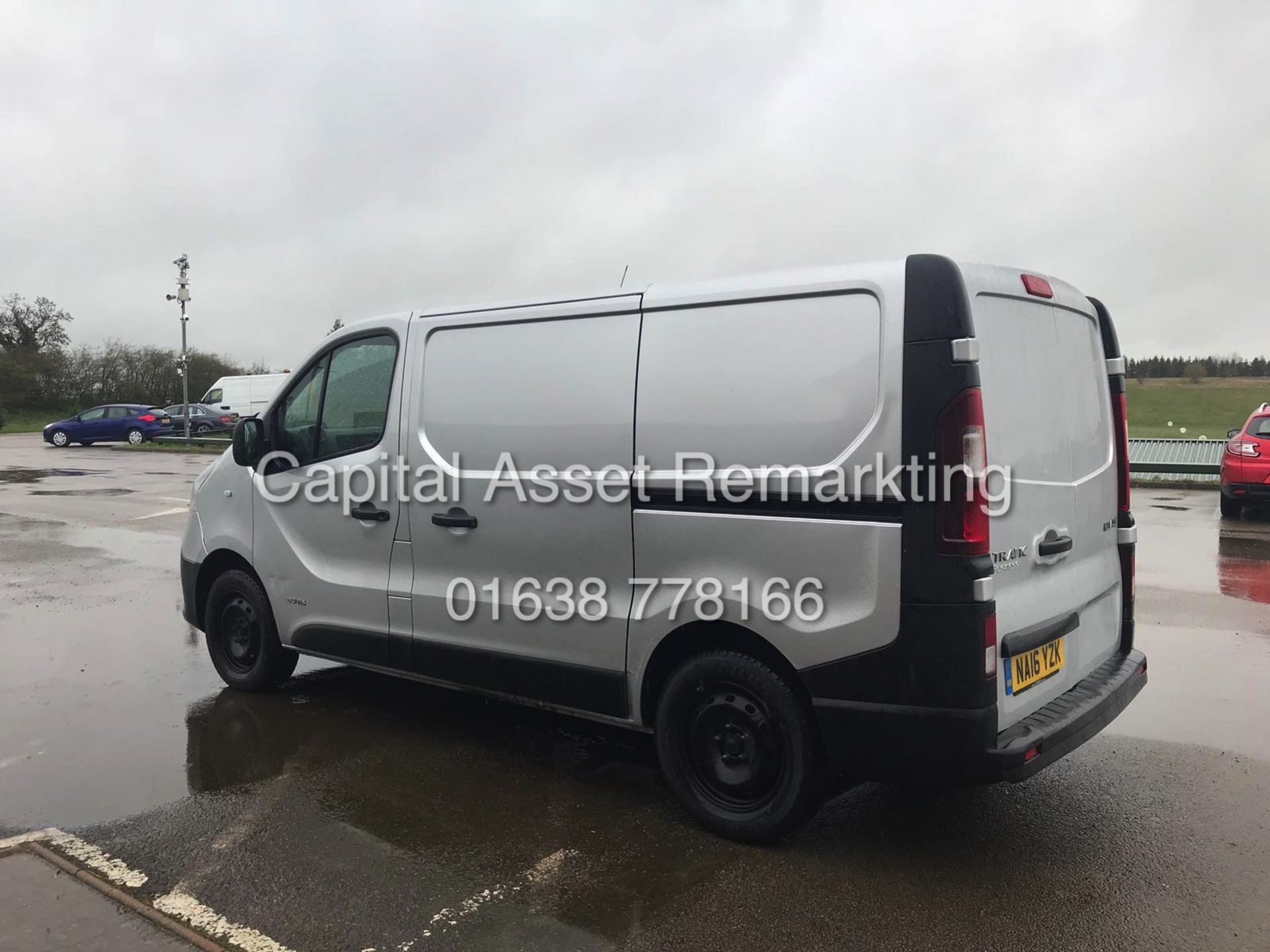 (ON SALE) RENAULT TRAFIC 1.6DCI "BUSINESS" (16 REG) 1 PREVIOUS KEEPER - SILVER - START / STOP - Image 6 of 16