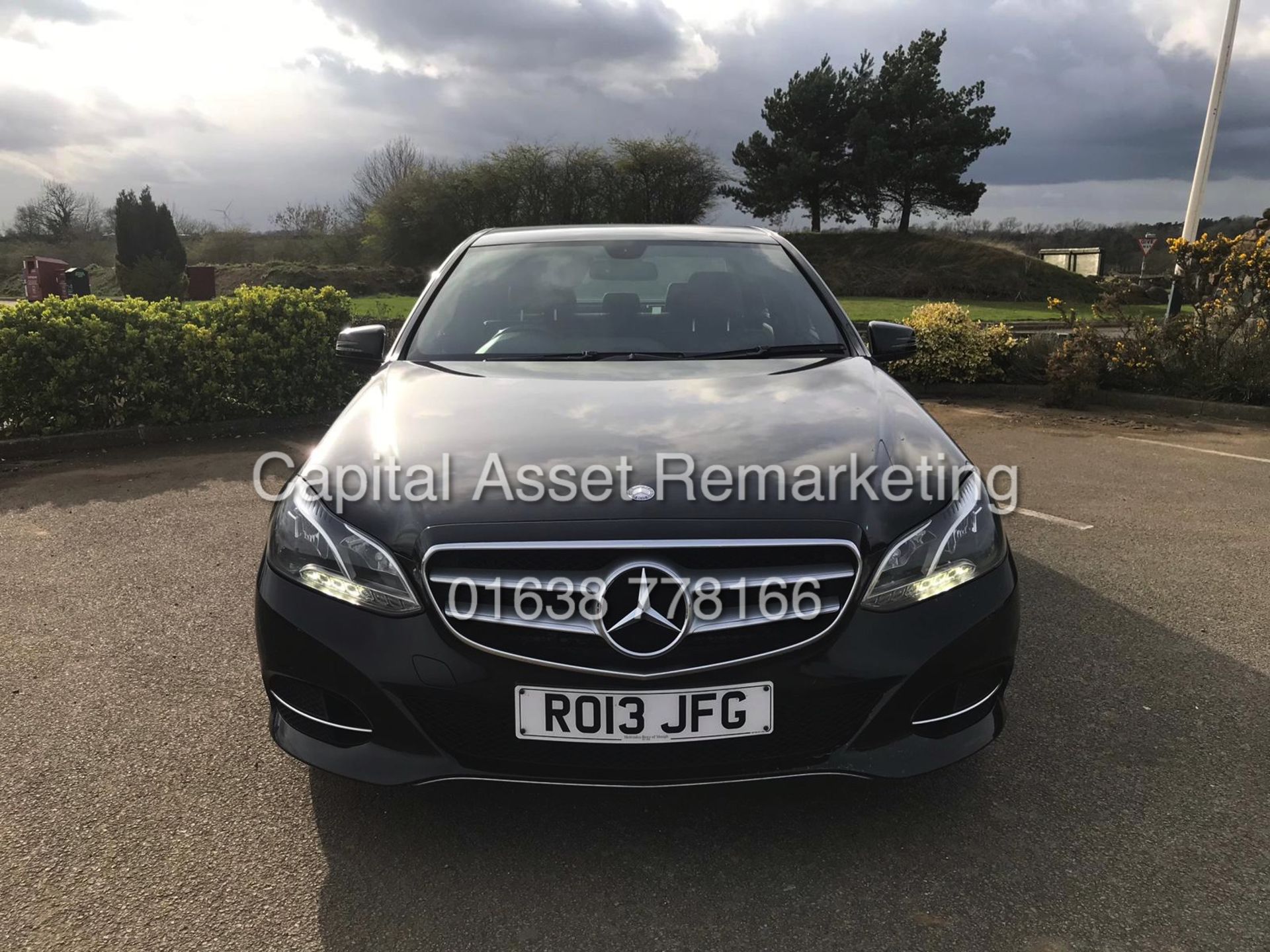 MERCEDES E220d "SPECIAL EQUIPMENT" 7G TRONIC (13 REG - NEW SHAPE) COMAND SAT NAV - LEATHER *LOOK* - Image 2 of 13
