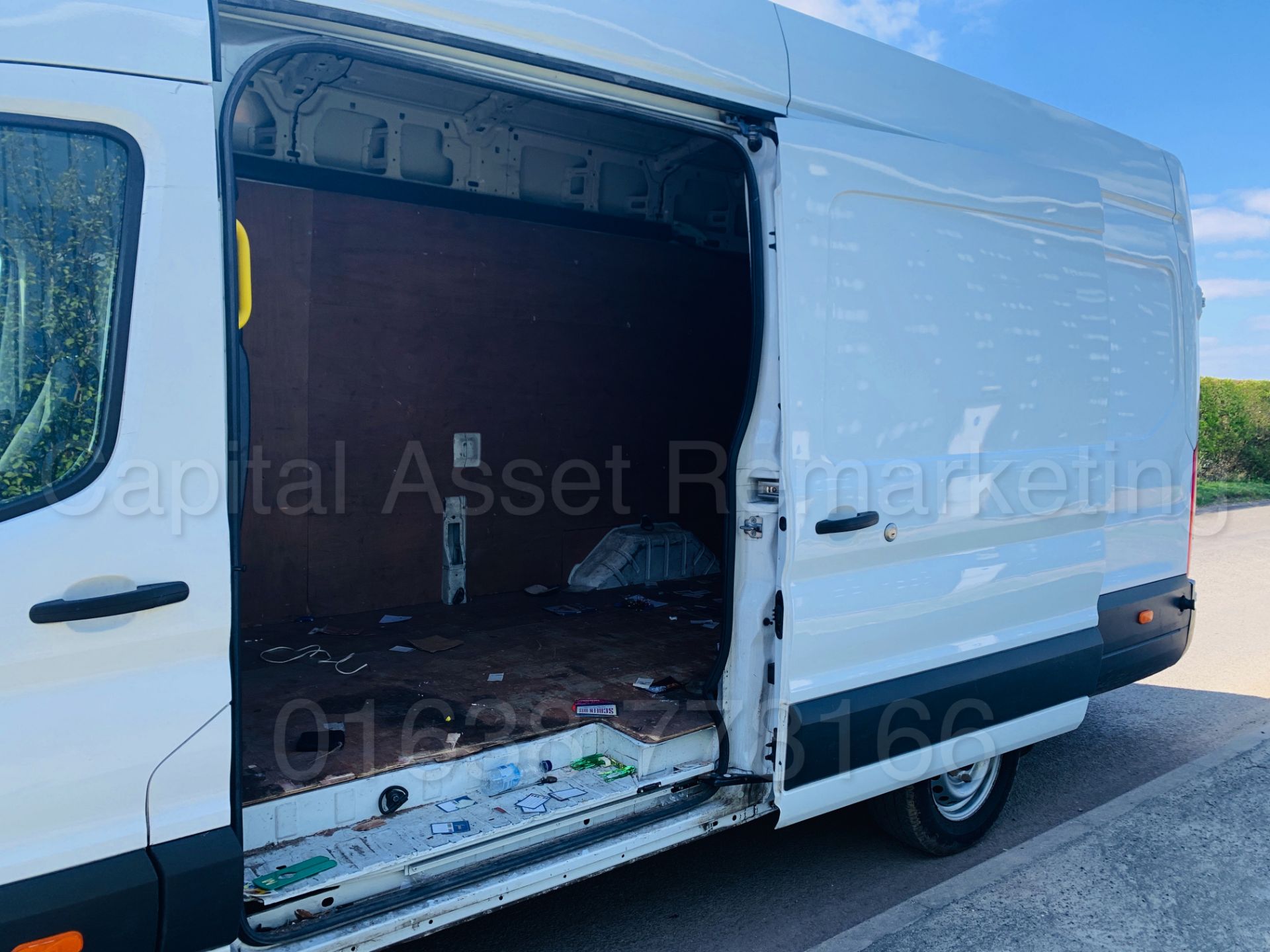 FORD TRANSIT T350L *L4 - XLWB PANEL VAN* (2015-NEW MODEL) '2.2 TDCI - 125 BHP - 6 SPEED' *LOW MILES* - Bild 18 aus 35